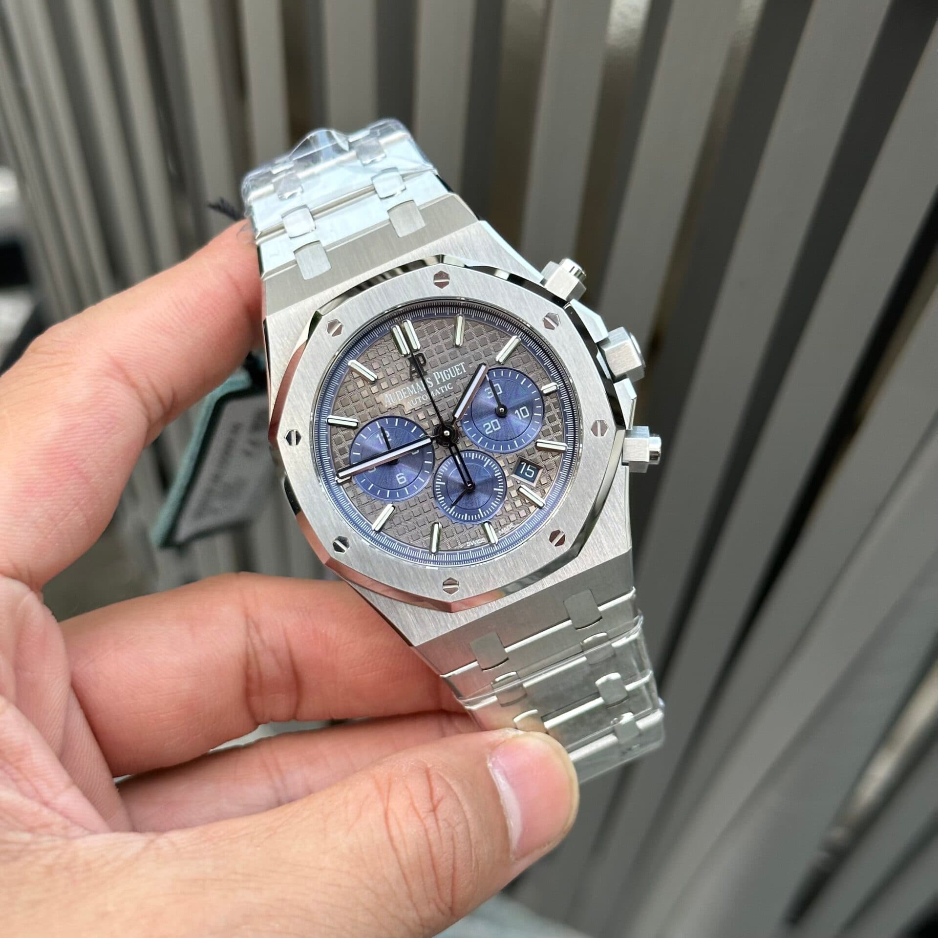 Dong-Ho-Audemars-Piguet-Royal-Oak-26331-Replica-Cao-Cap-APS-41mm-1-1