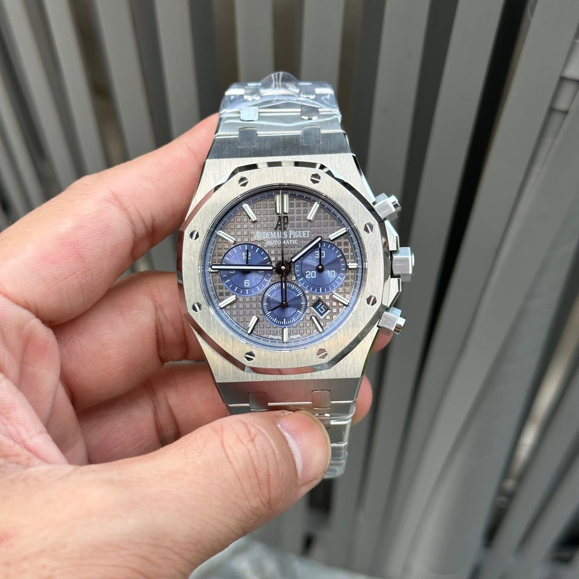 Dong-Ho-Audemars-Piguet-Royal-Oak-26331-Replica-Cao-Cap-APS-41mm-4-1