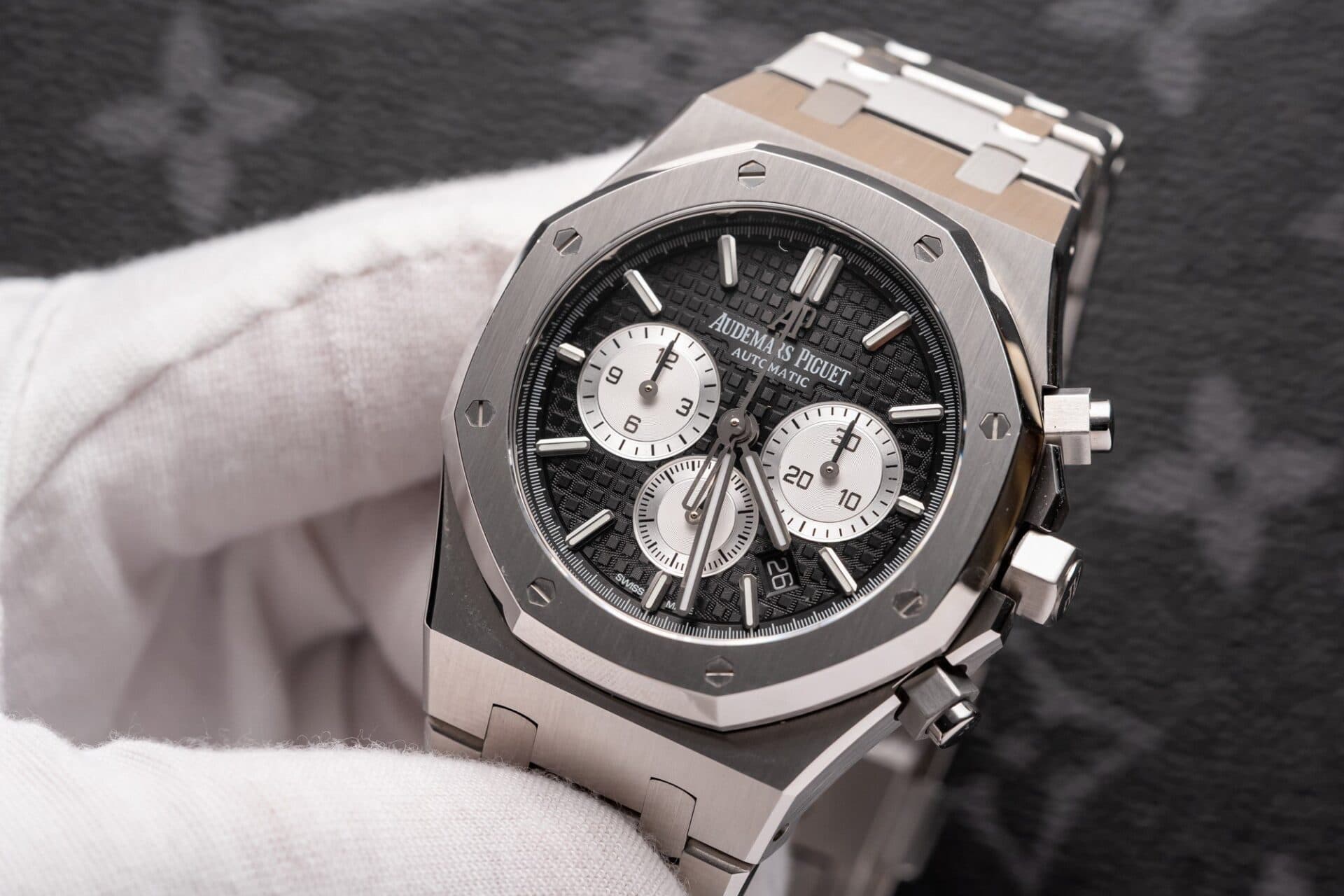 Dong-Ho-Audemars-Piguet-Royal-Oak-26331ST-Replica-11-Mat-Den-5-1