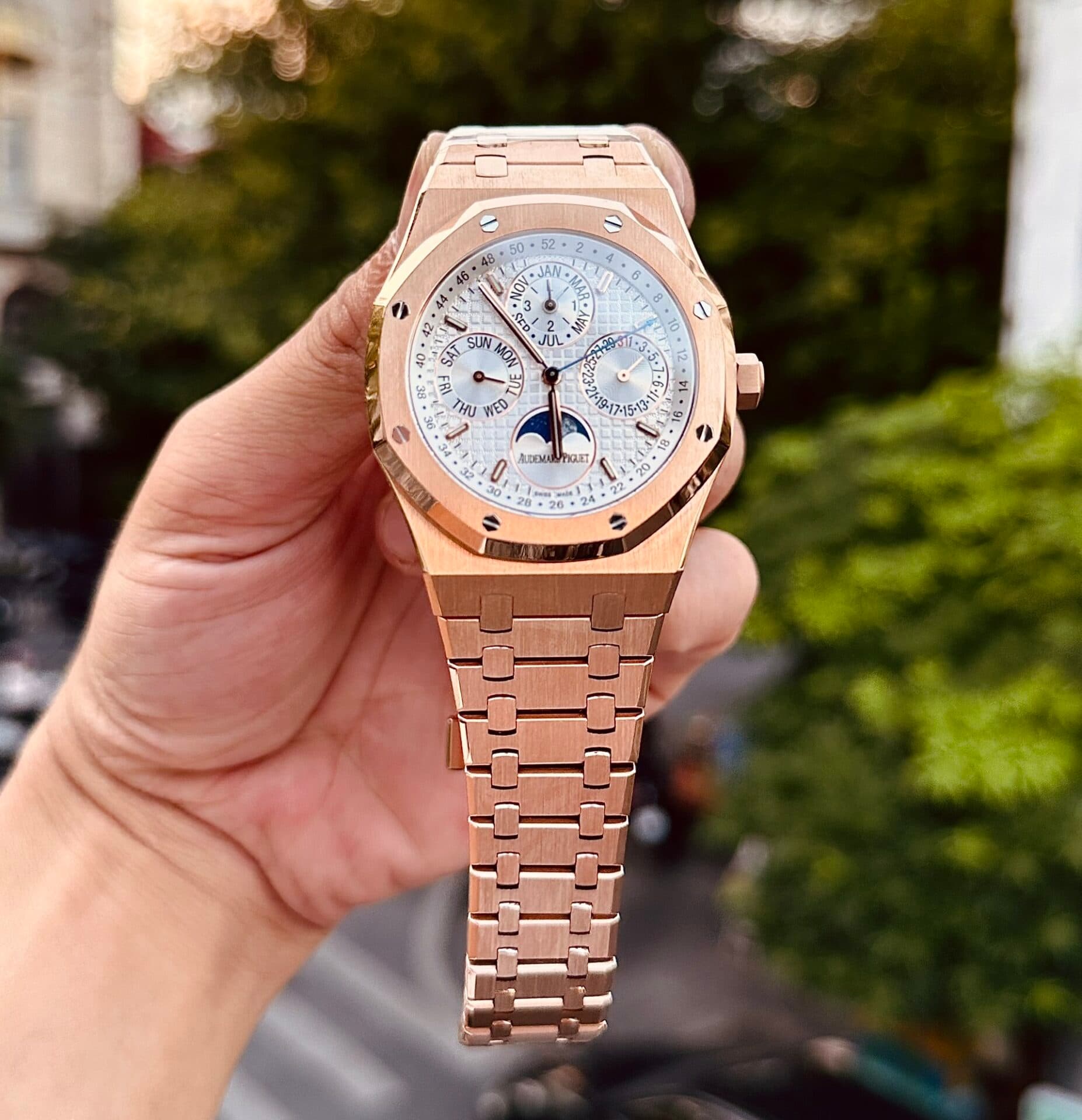 Dong-Ho-Audemars-Piguet-Royal-Oak-26574OR-Mat-Trang-Rep-11-41mm-6-1