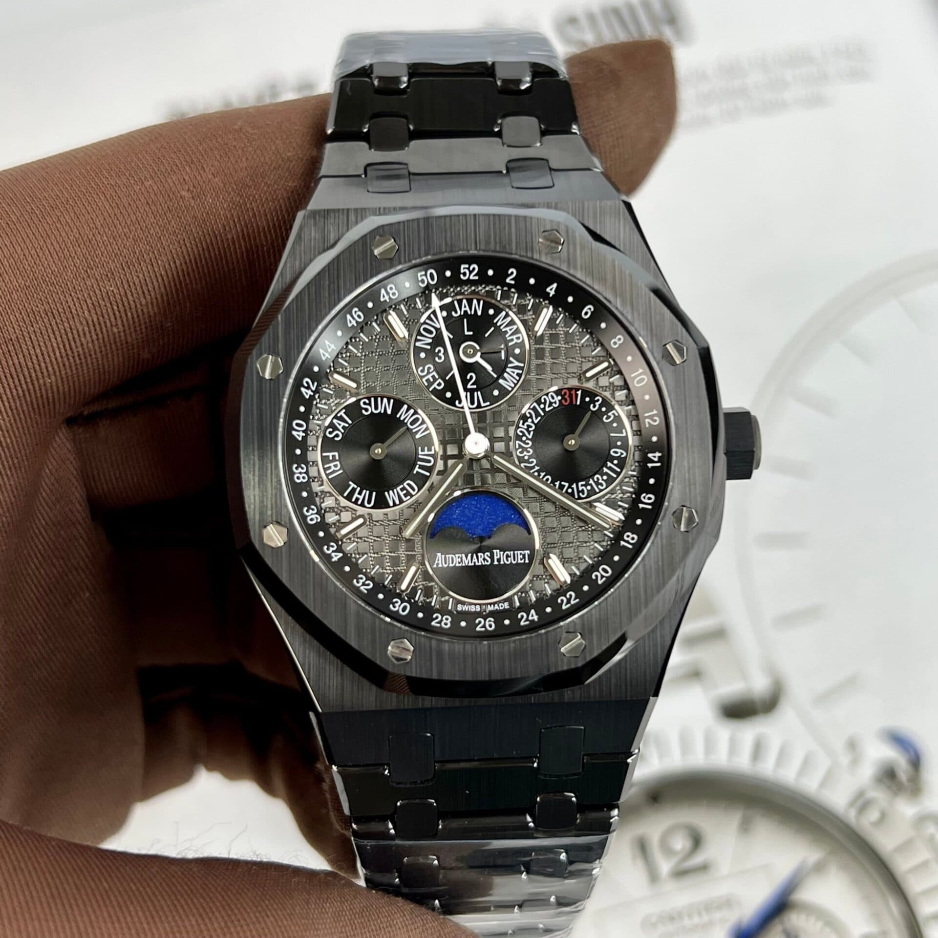 Dong-Ho-Audemars-Piguet-Royal-Oak-26579CB-GomDen-Replica-APS-41mm-3-1