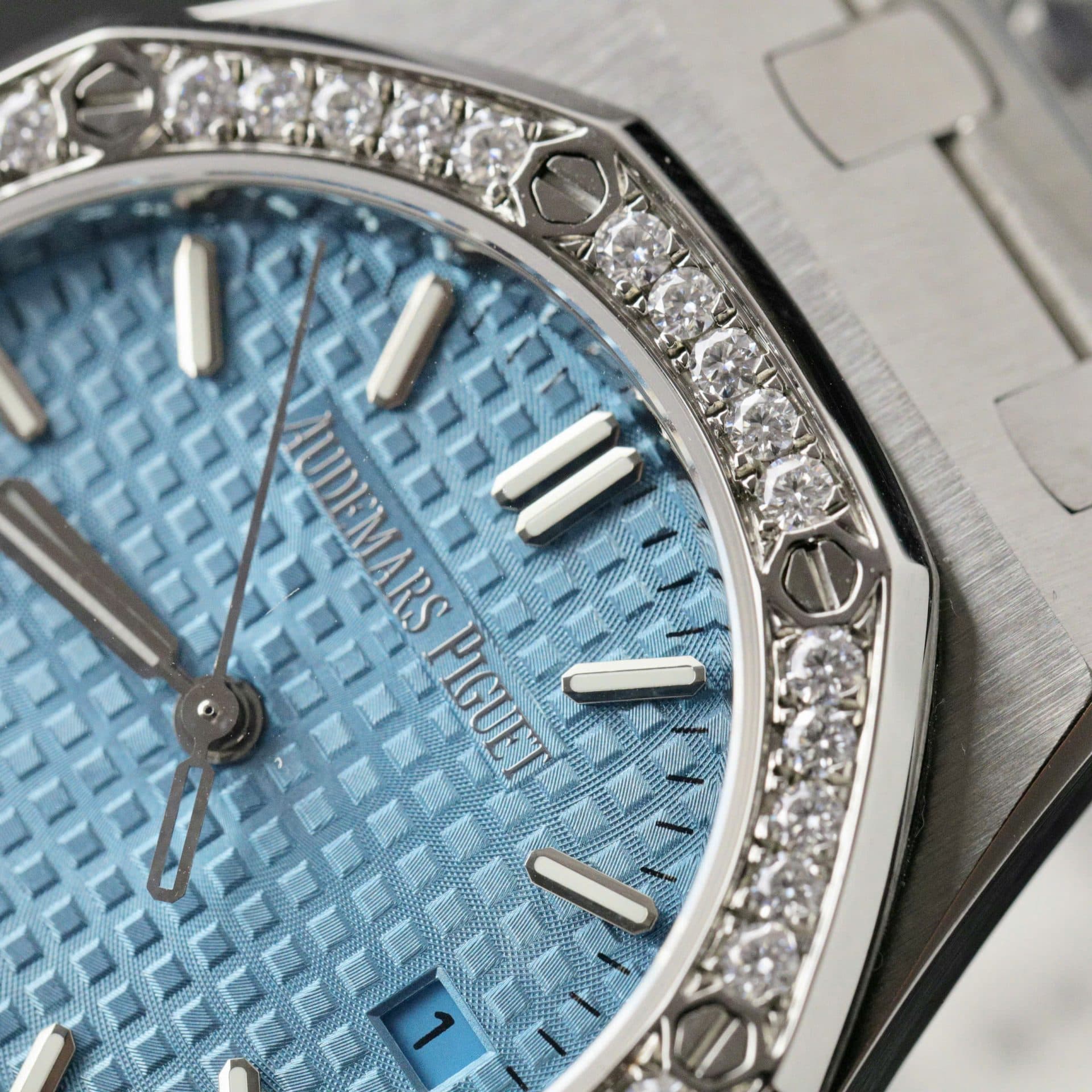 Dong-Ho-Audemars-Piguet-Royal-Oak-Che-Tac-Mat-Xanh-Bang-Vien-Dinh-Kim-Cuong-Moissanite-34mm-5-1