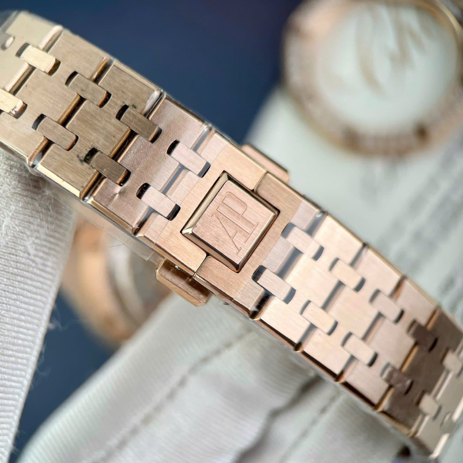 Dong-Ho-Audemars-Piguet-Royal-Oak-Che-Tac-Vanh-Dinh-Moissanite-Hong-Kong-34mm-1-1