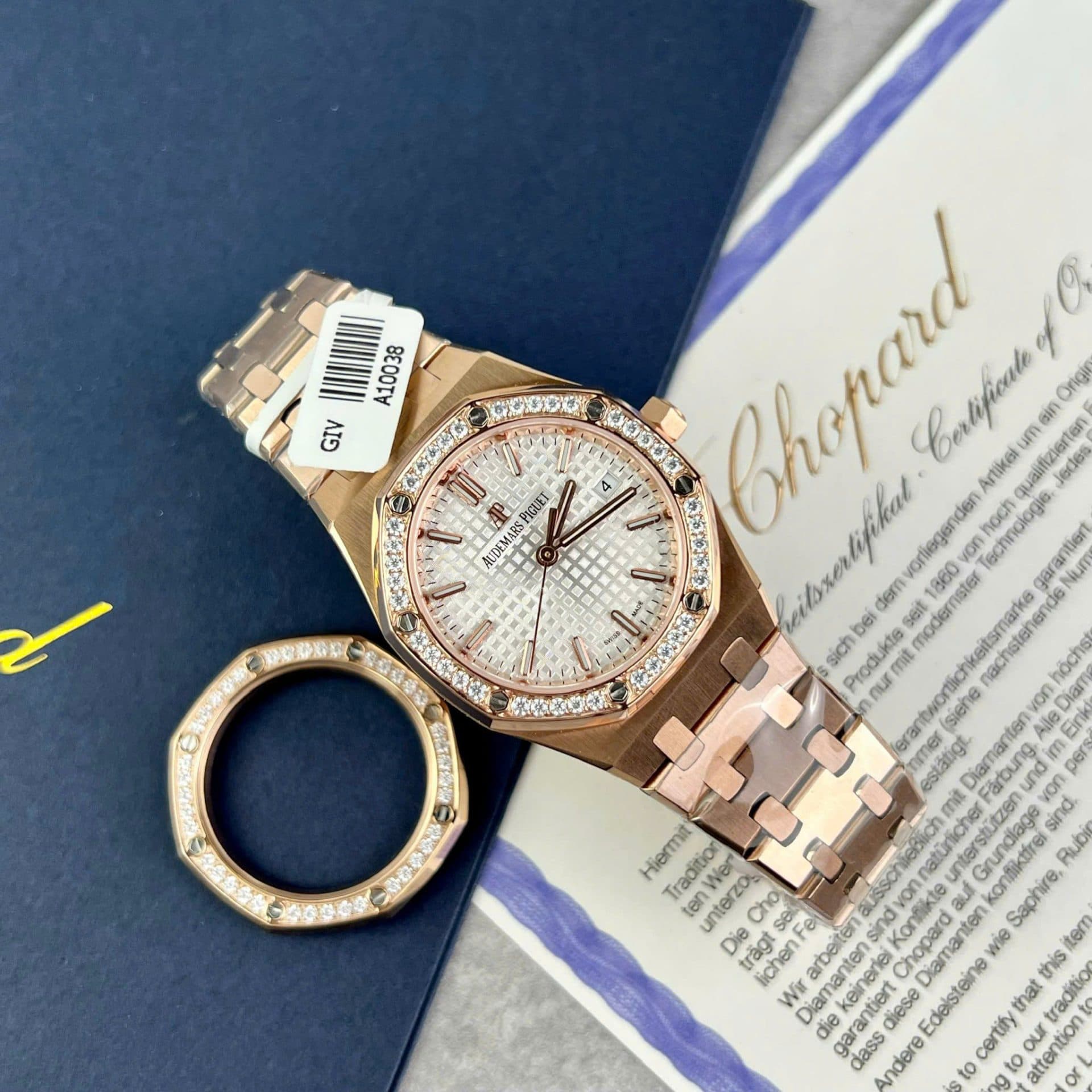 Dong-Ho-Audemars-Piguet-Royal-Oak-Che-Tac-Vanh-Dinh-Moissanite-Hong-Kong-34mm-2-1