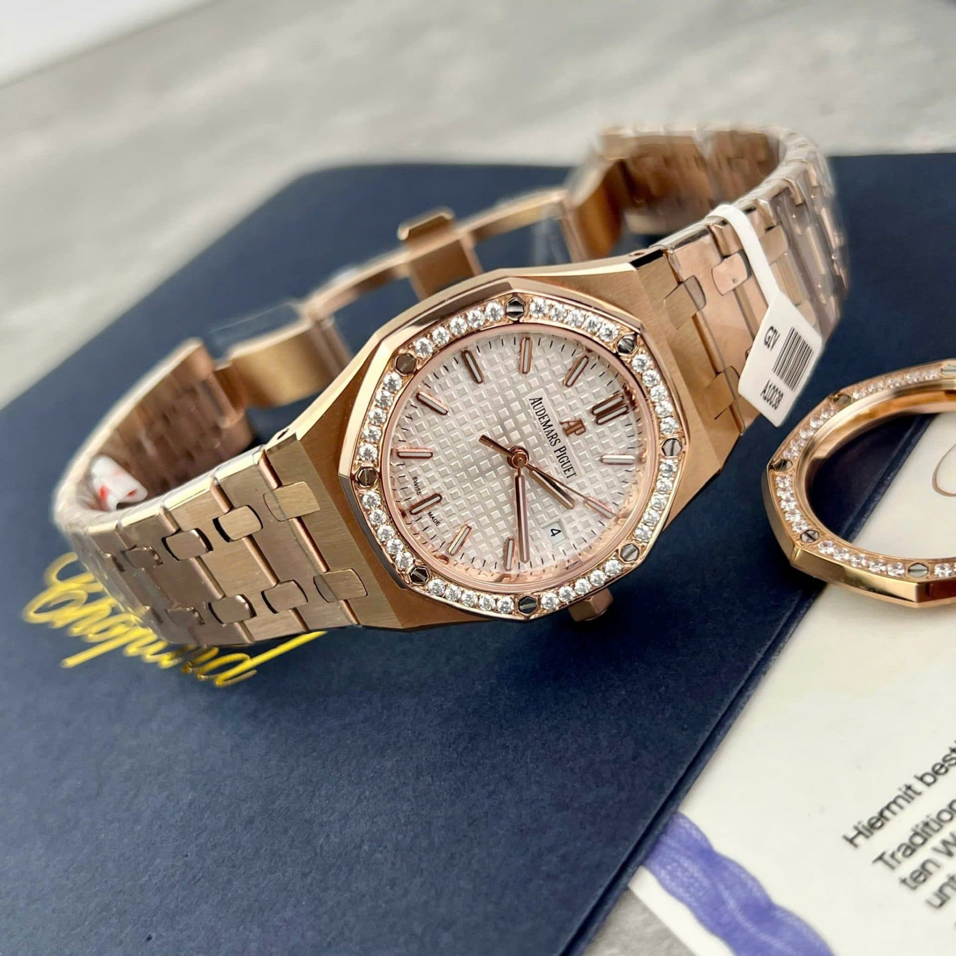 Dong-Ho-Audemars-Piguet-Royal-Oak-Che-Tac-Vanh-Dinh-Moissanite-Hong-Kong-34mm-3-1