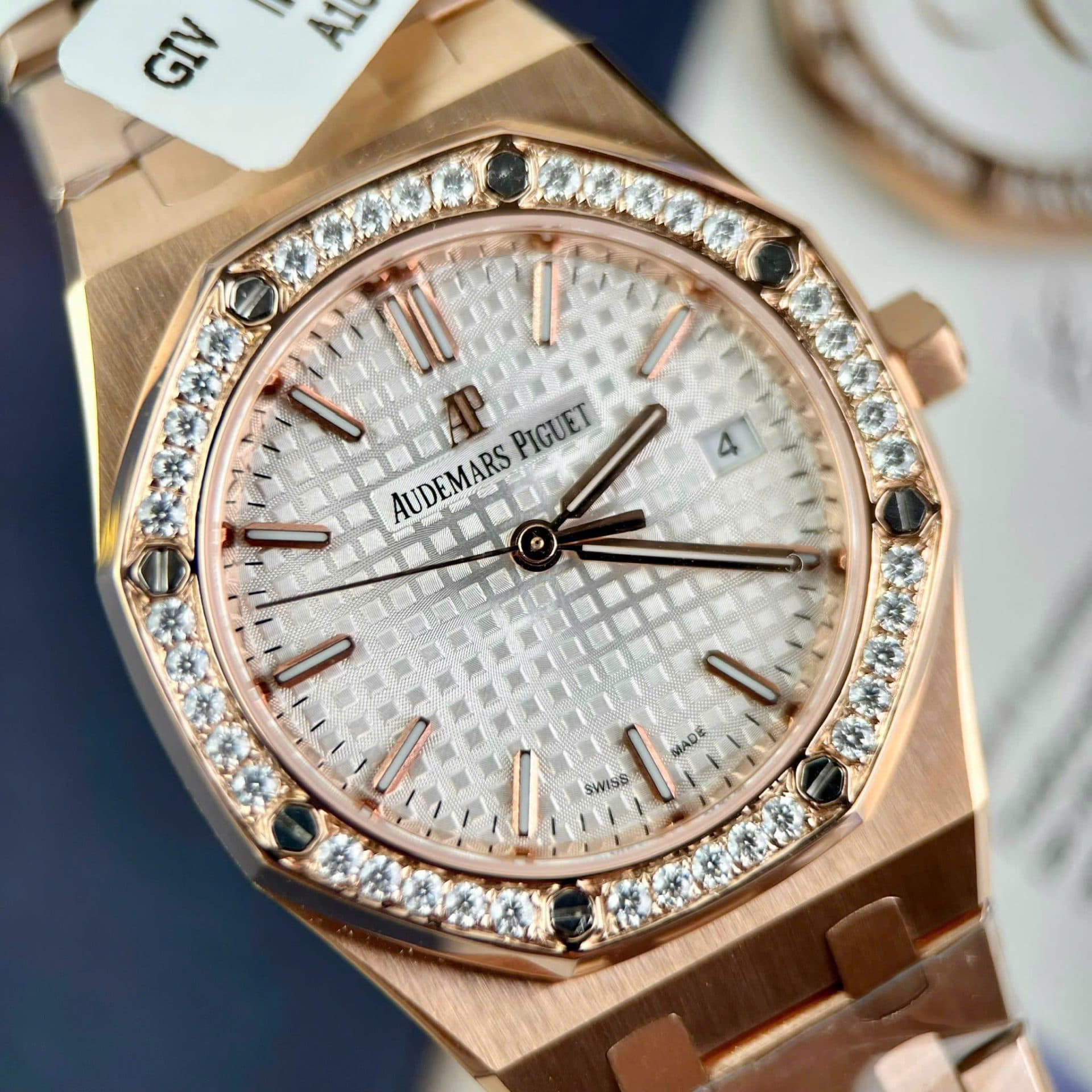 Dong-Ho-Audemars-Piguet-Royal-Oak-Che-Tac-Vanh-Dinh-Moissanite-Hong-Kong-34mm-5-1
