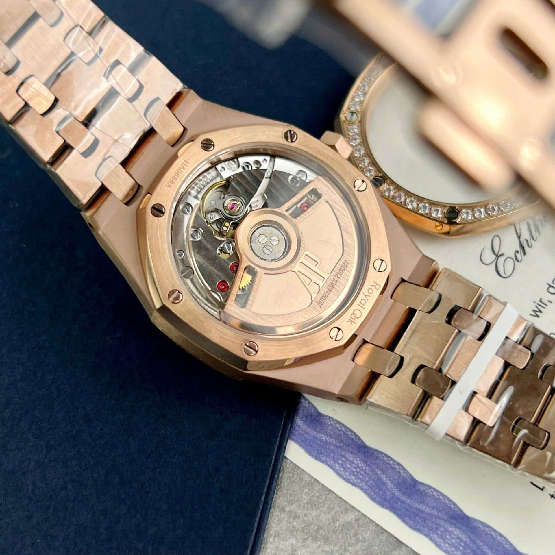 Dong-Ho-Audemars-Piguet-Royal-Oak-Che-Tac-Vanh-Dinh-Moissanite-Hong-Kong-34mm-8-1