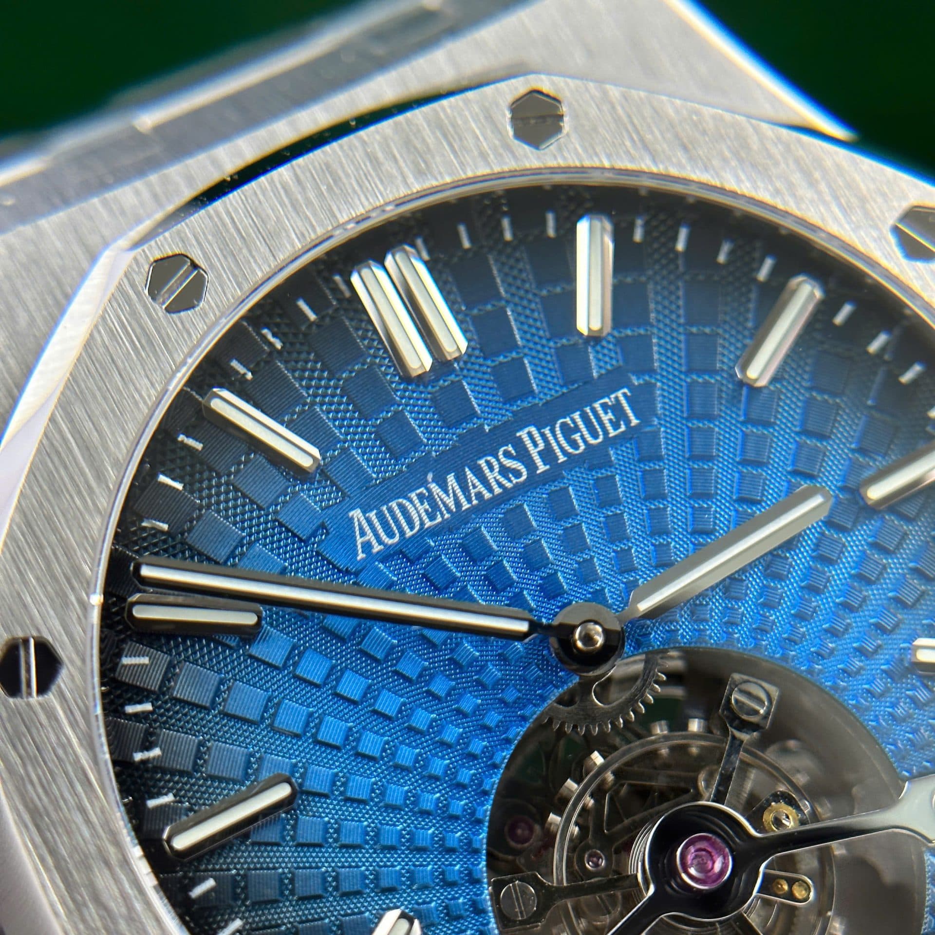 Dong-Ho-Audemars-Piguet-Royal-Oak-Flying-Tourbillon-26530-Replica-11-Nha-May-R8-41mm-2-1