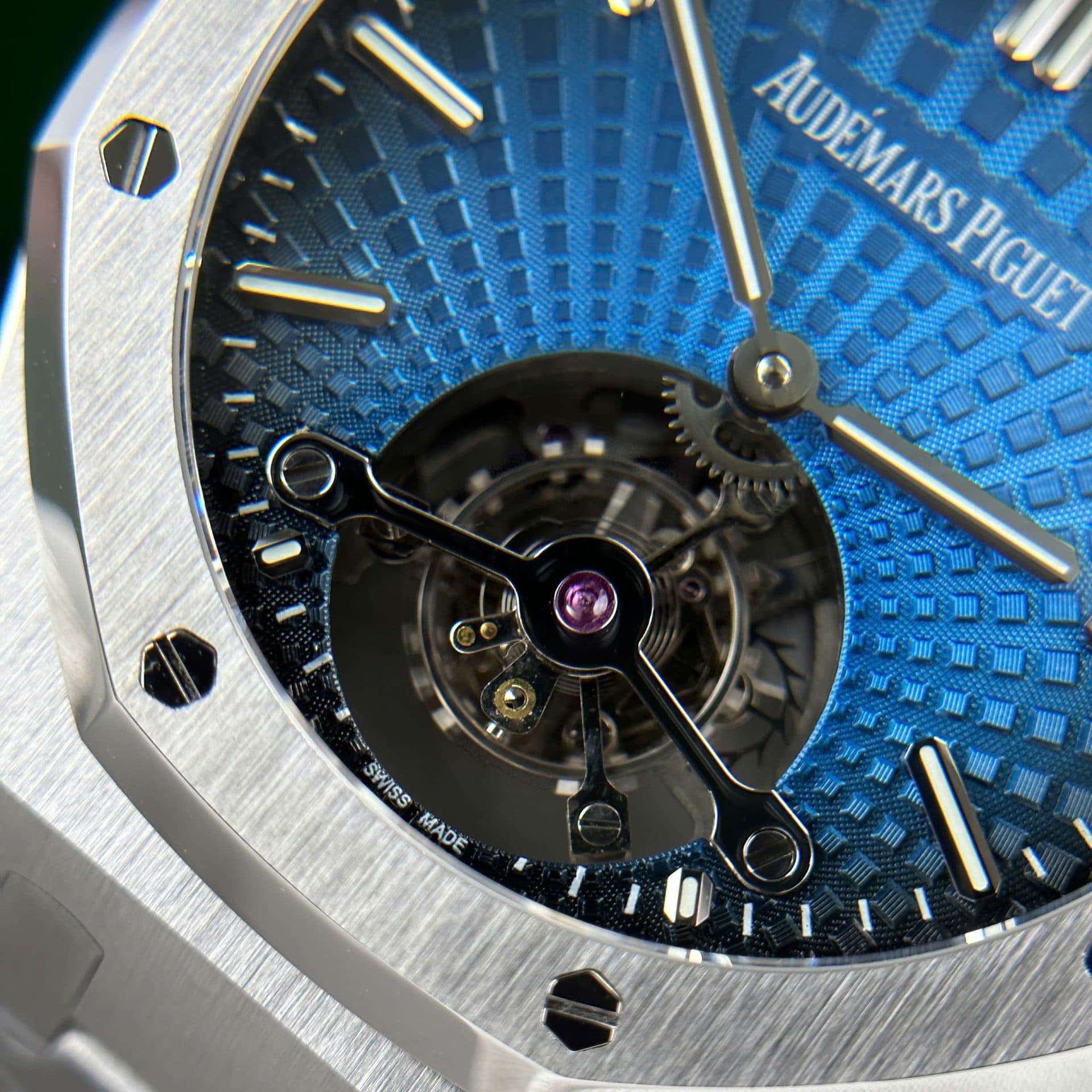 Dong-Ho-Audemars-Piguet-Royal-Oak-Flying-Tourbillon-26530-Replica-11-Nha-May-R8-41mm-3-1