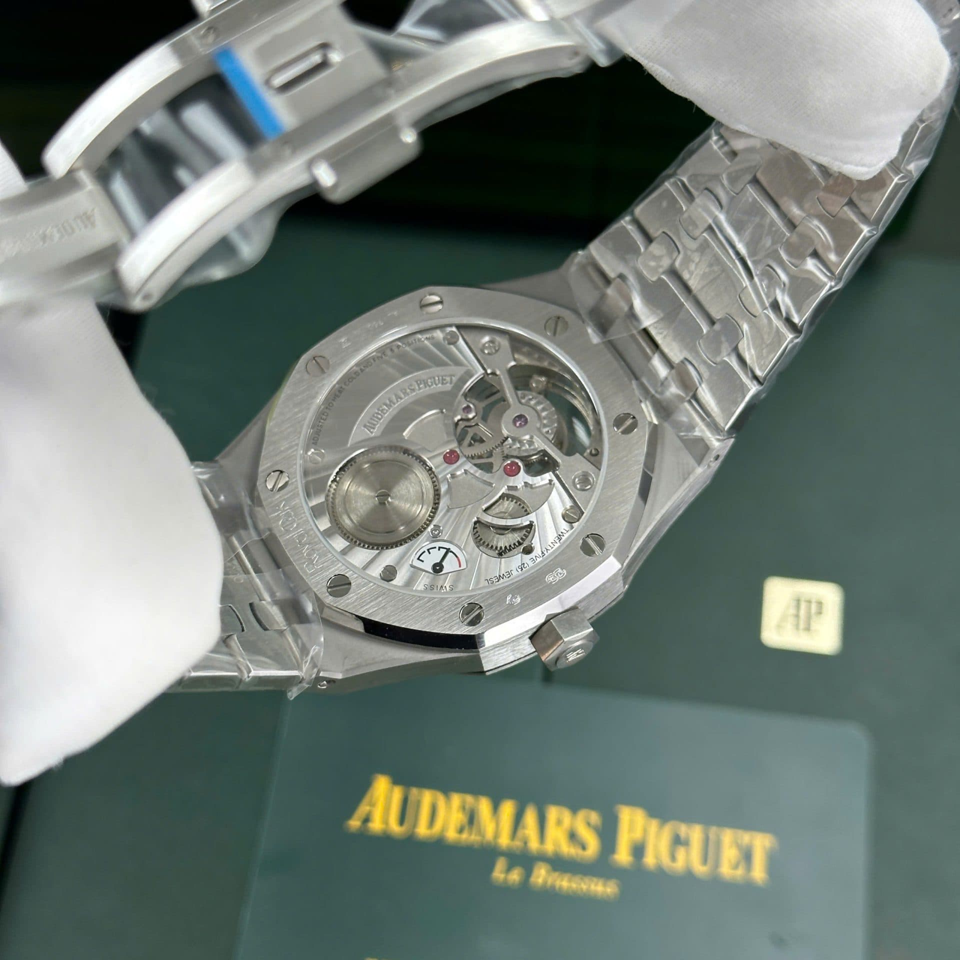 Dong-Ho-Audemars-Piguet-Royal-Oak-Flying-Tourbillon-26530-Replica-11-Nha-May-R8-41mm-8-1
