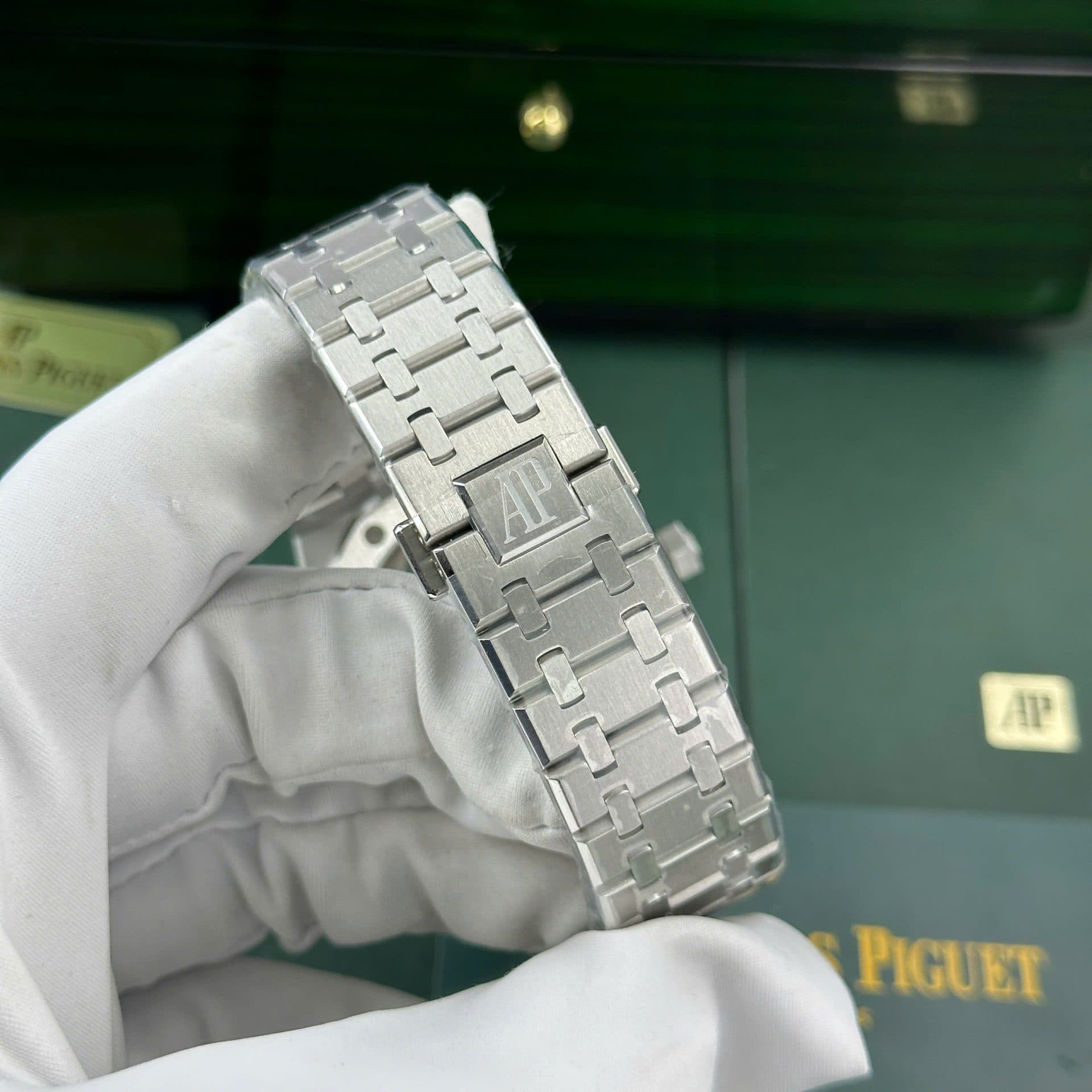 Dong-Ho-Audemars-Piguet-Royal-Oak-Flying-Tourbillon-26530-Replica-11-Nha-May-R8-41mm-9-1