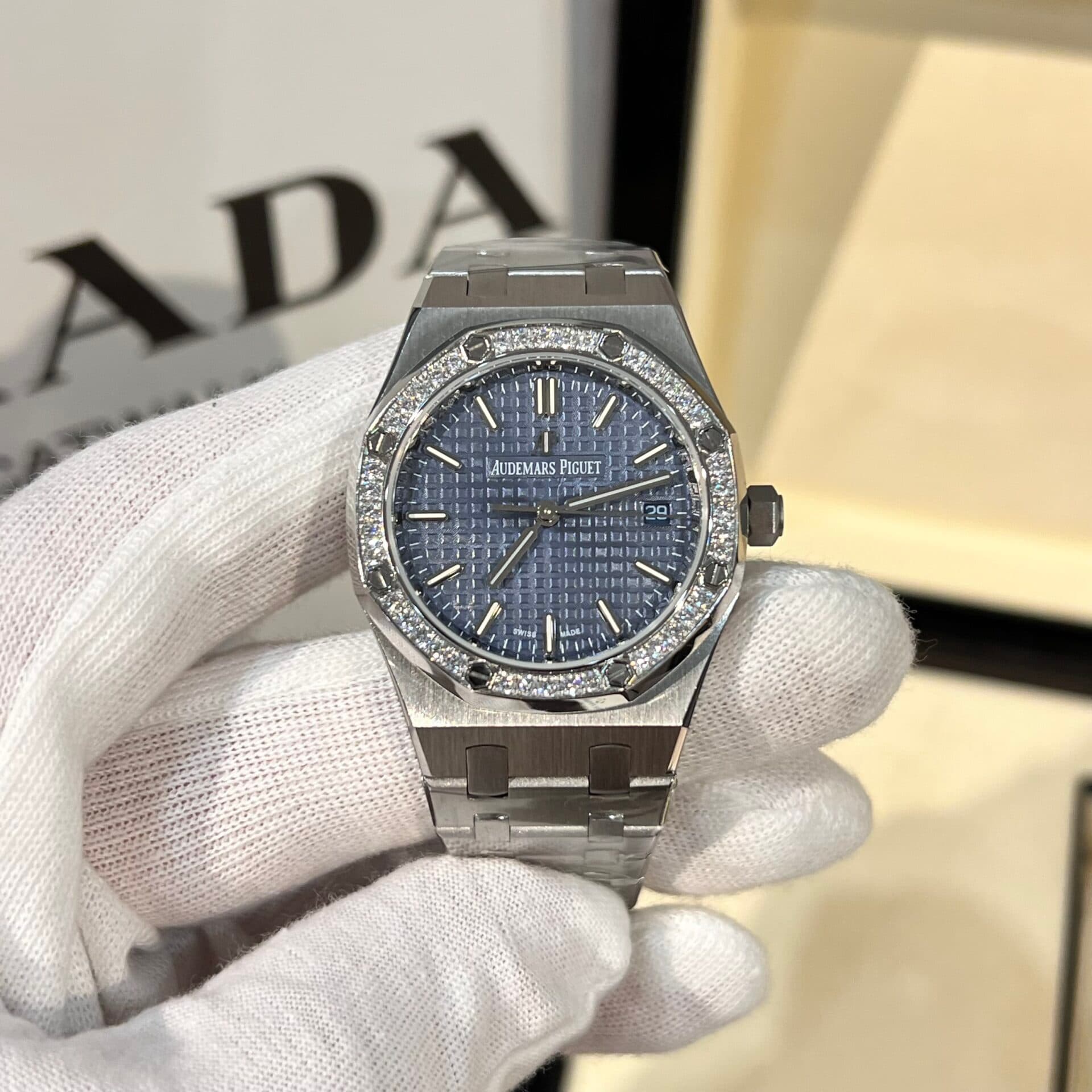 Dong-Ho-Audemars-Piguet-Royal-Oak-Nu-Dinh-Da-Rep-11-34mm-2-1