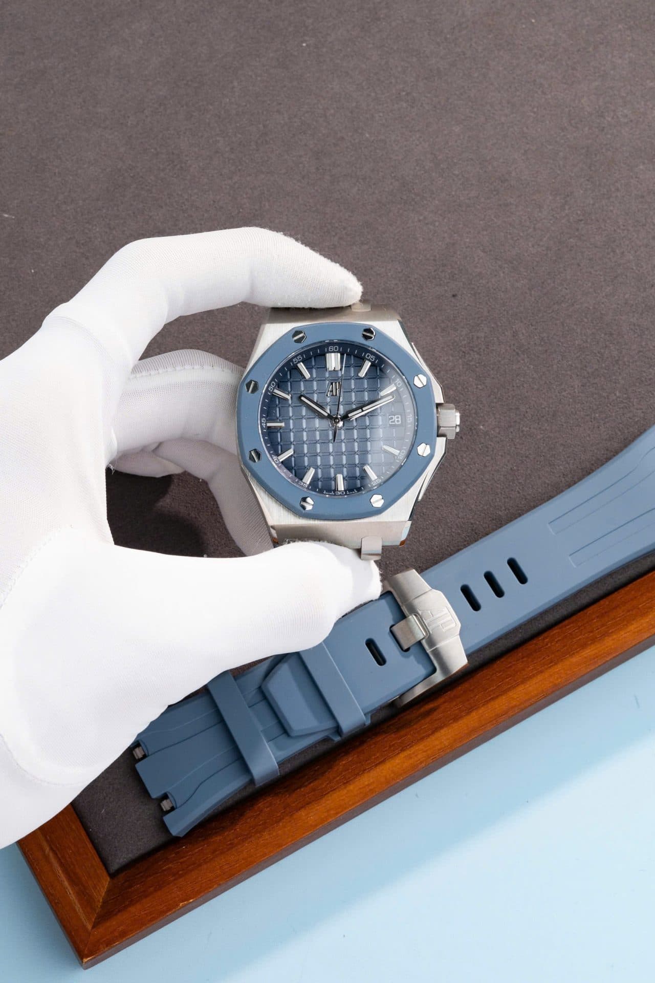 Dong-Ho-Audemars-Piguet-Royal-Oak-Offshore-15605SK-Vien-Cao-Su-Xanh-Replica-Cao-Cap-43mm-12-1