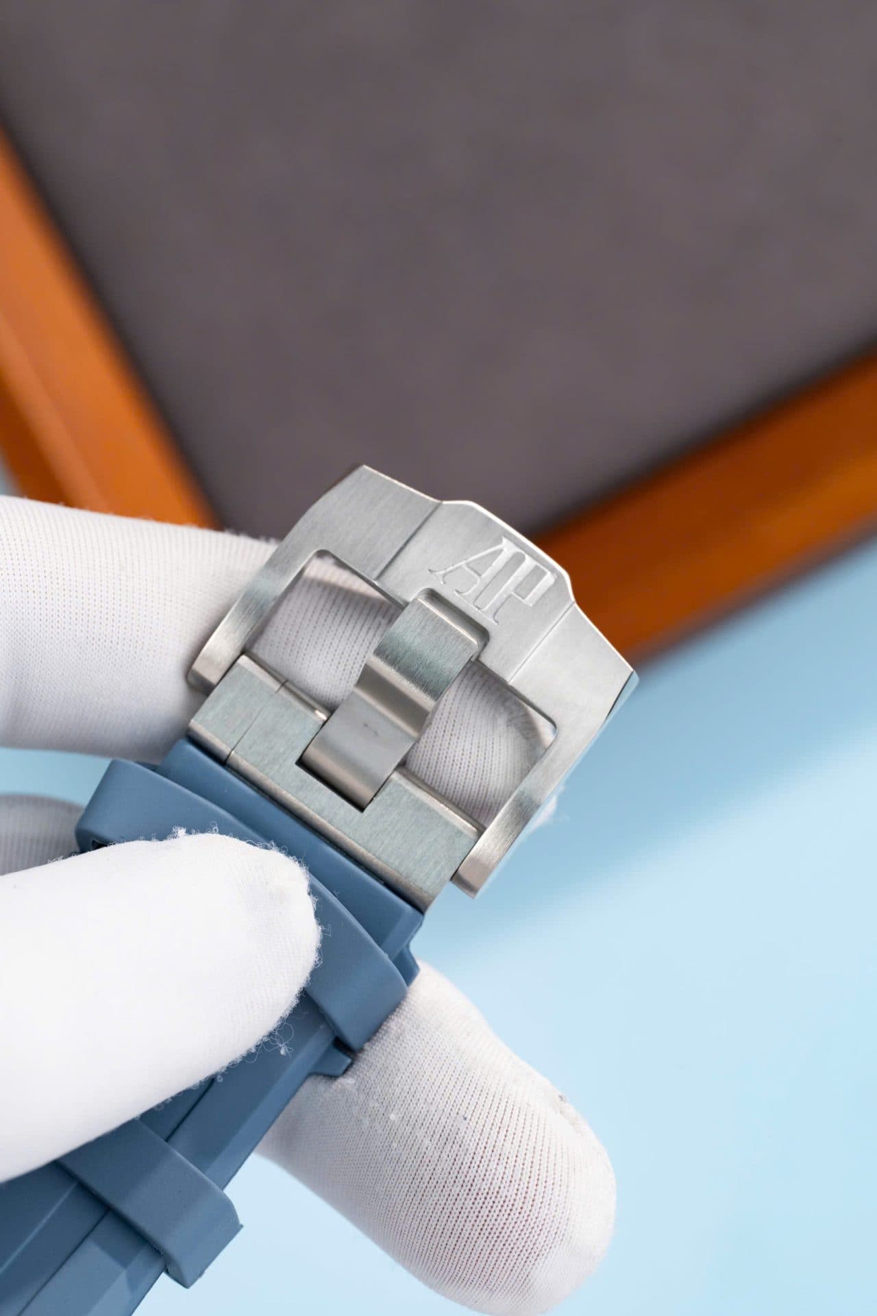 Dong-Ho-Audemars-Piguet-Royal-Oak-Offshore-15605SK-Vien-Cao-Su-Xanh-Replica-Cao-Cap-43mm-15-1