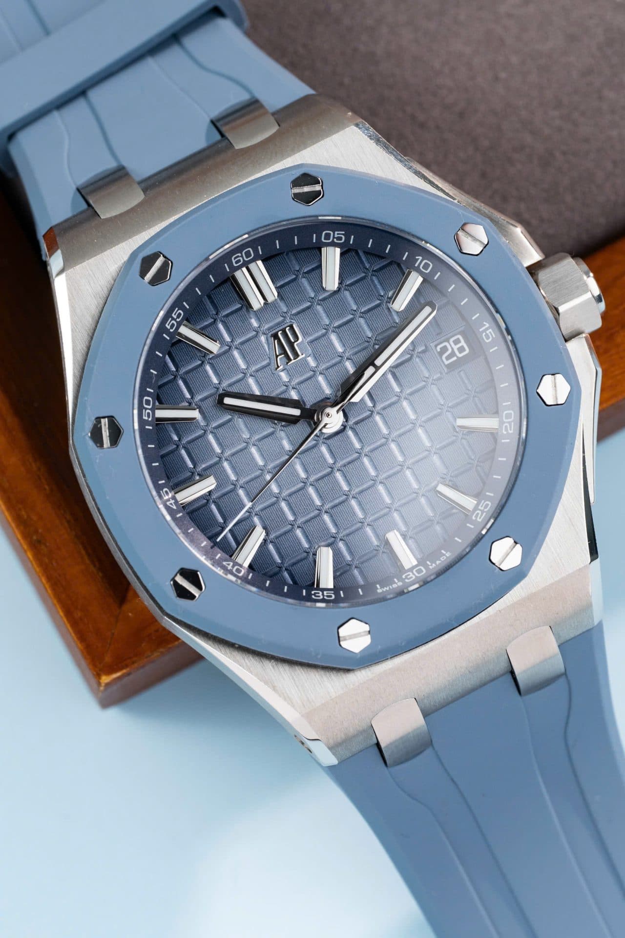 Dong-Ho-Audemars-Piguet-Royal-Oak-Offshore-15605SK-Vien-Cao-Su-Xanh-Replica-Cao-Cap-43mm-16-1