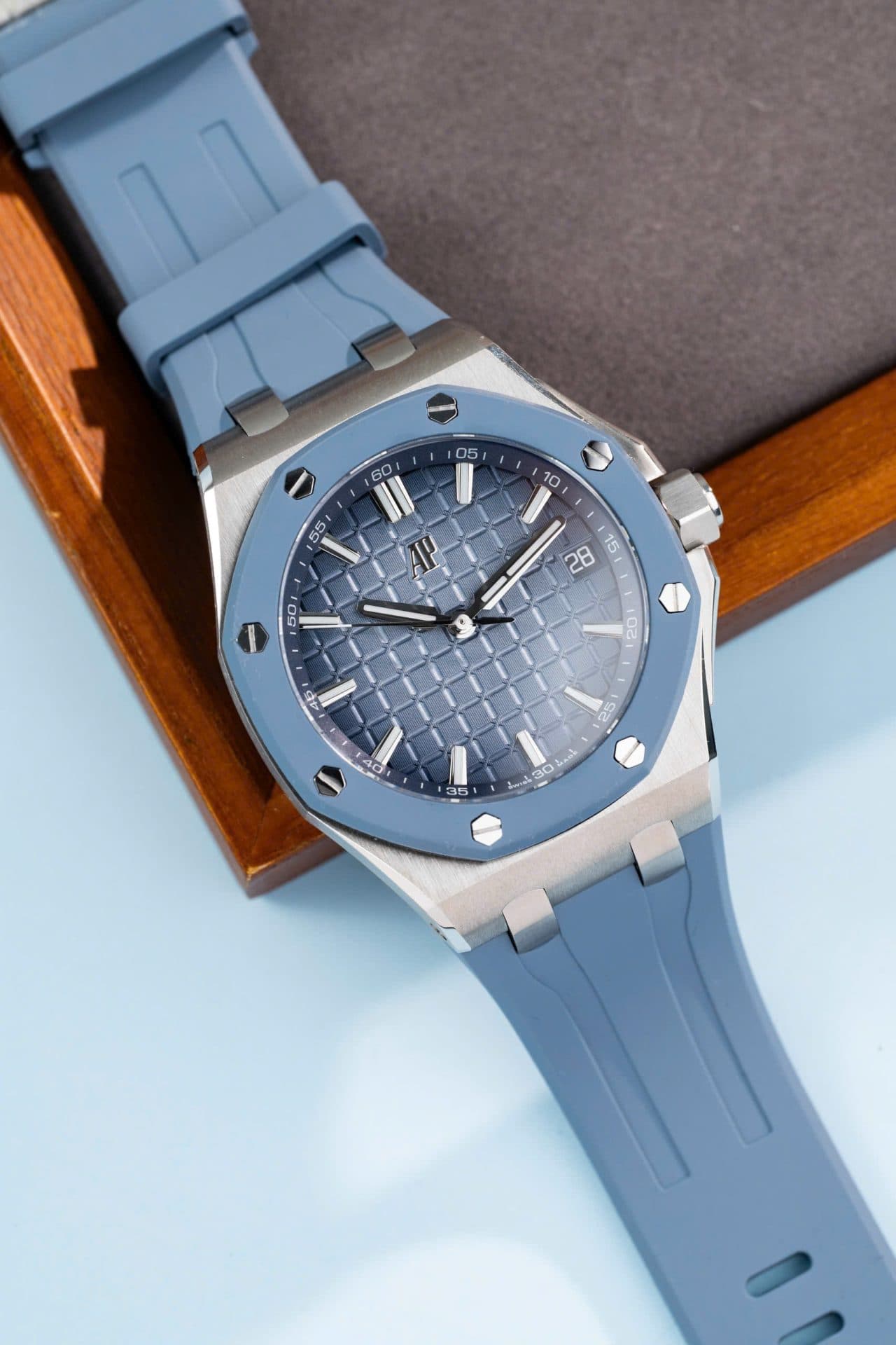 Dong-Ho-Audemars-Piguet-Royal-Oak-Offshore-15605SK-Vien-Cao-Su-Xanh-Replica-Cao-Cap-43mm-17-1