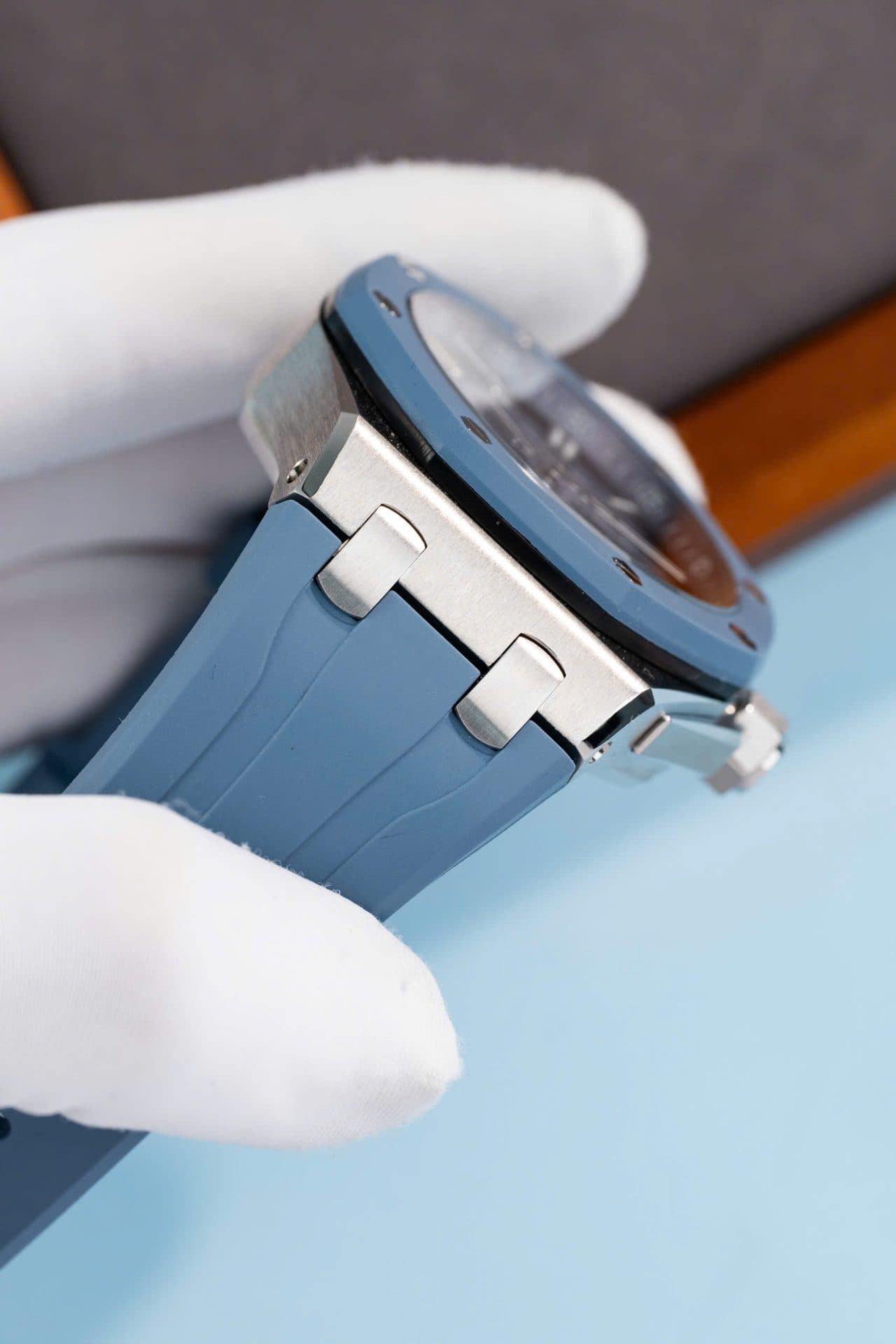 Dong-Ho-Audemars-Piguet-Royal-Oak-Offshore-15605SK-Vien-Cao-Su-Xanh-Replica-Cao-Cap-43mm-4-1