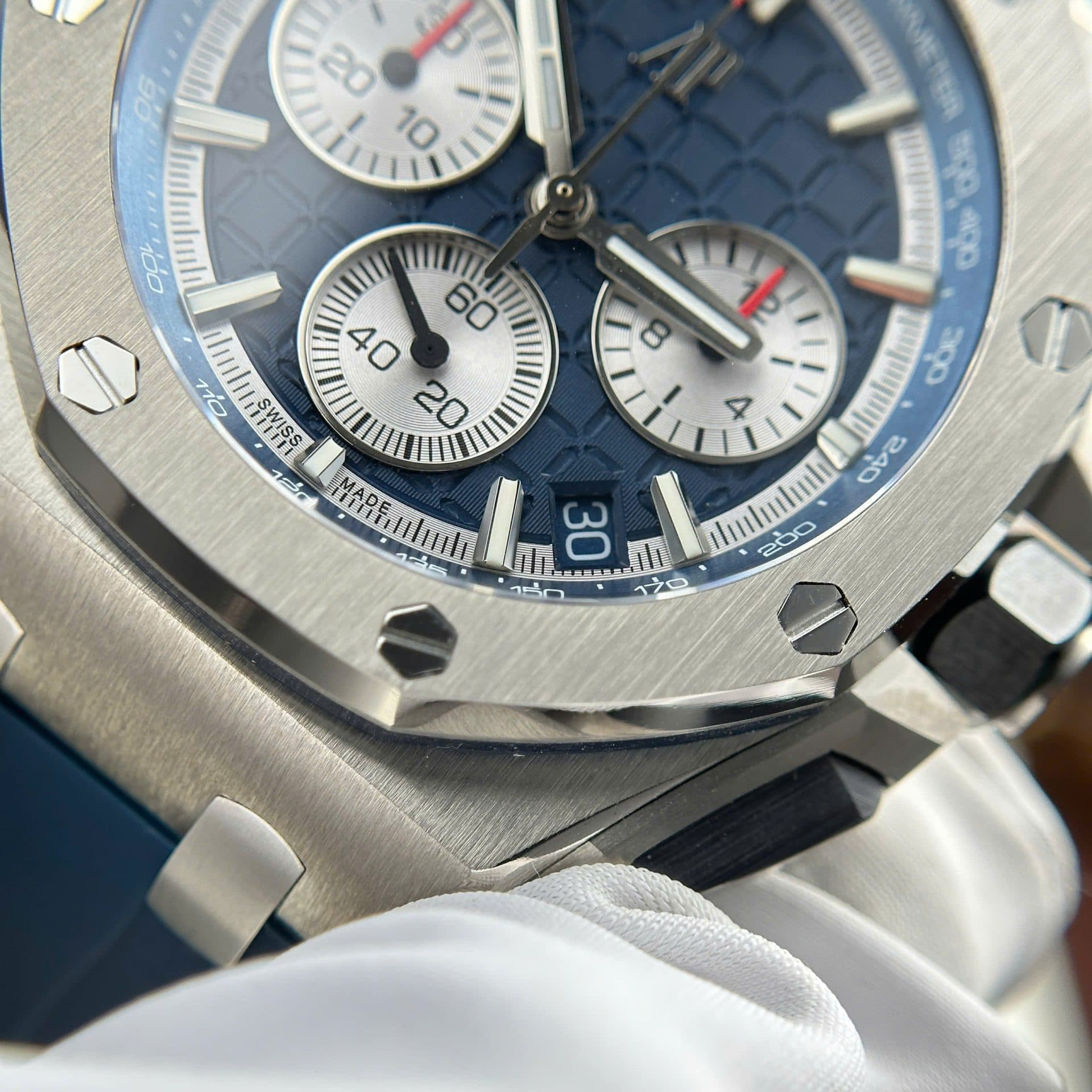 Dong-Ho-Audemars-Piguet-Royal-Oak-Offshore-Chronograph-26420-Replica-11-Mat-Xanh-Nha-May-APP-43mm-8-1