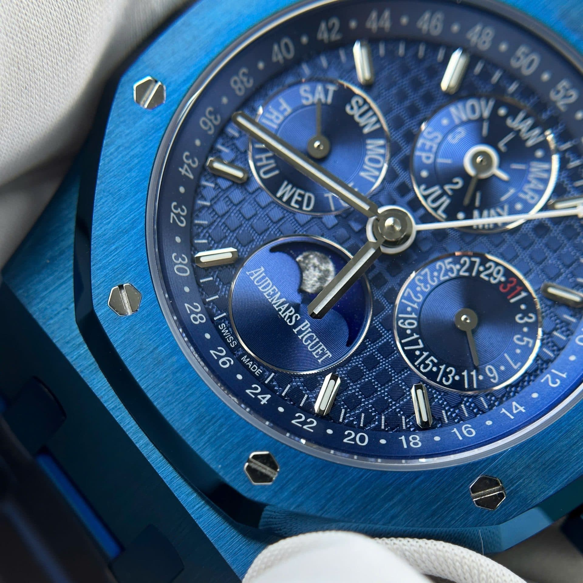 Dong-Ho-Audemars-Piguet-Royal-Oak-Perpetual-Calendar-26579CS-Replica-11-Mau-Xanh-Nha-May-BBR-41mm-10-1