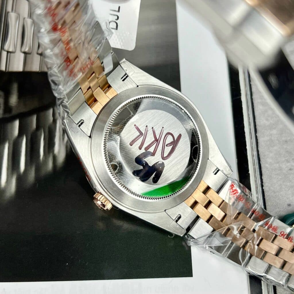 Dong-Ho-Boc-Vang-Rolex-DateJust-126331-Mat-Xam-Bac-Nha-May-GM-41mm-9-1