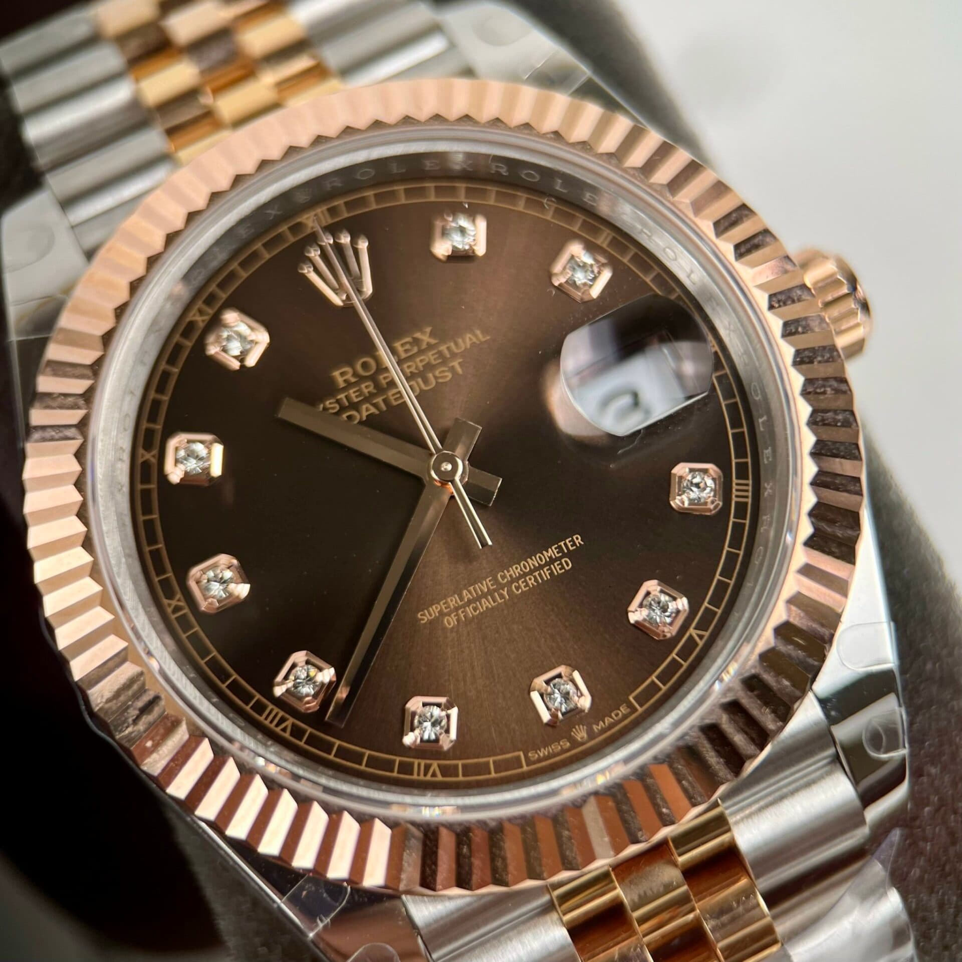 Dong-Ho-Boc-Vang-Rolex-DateJust-Mat-So-Chocolate-Dinh-Da-Nha-May-GM-41mm-4-1