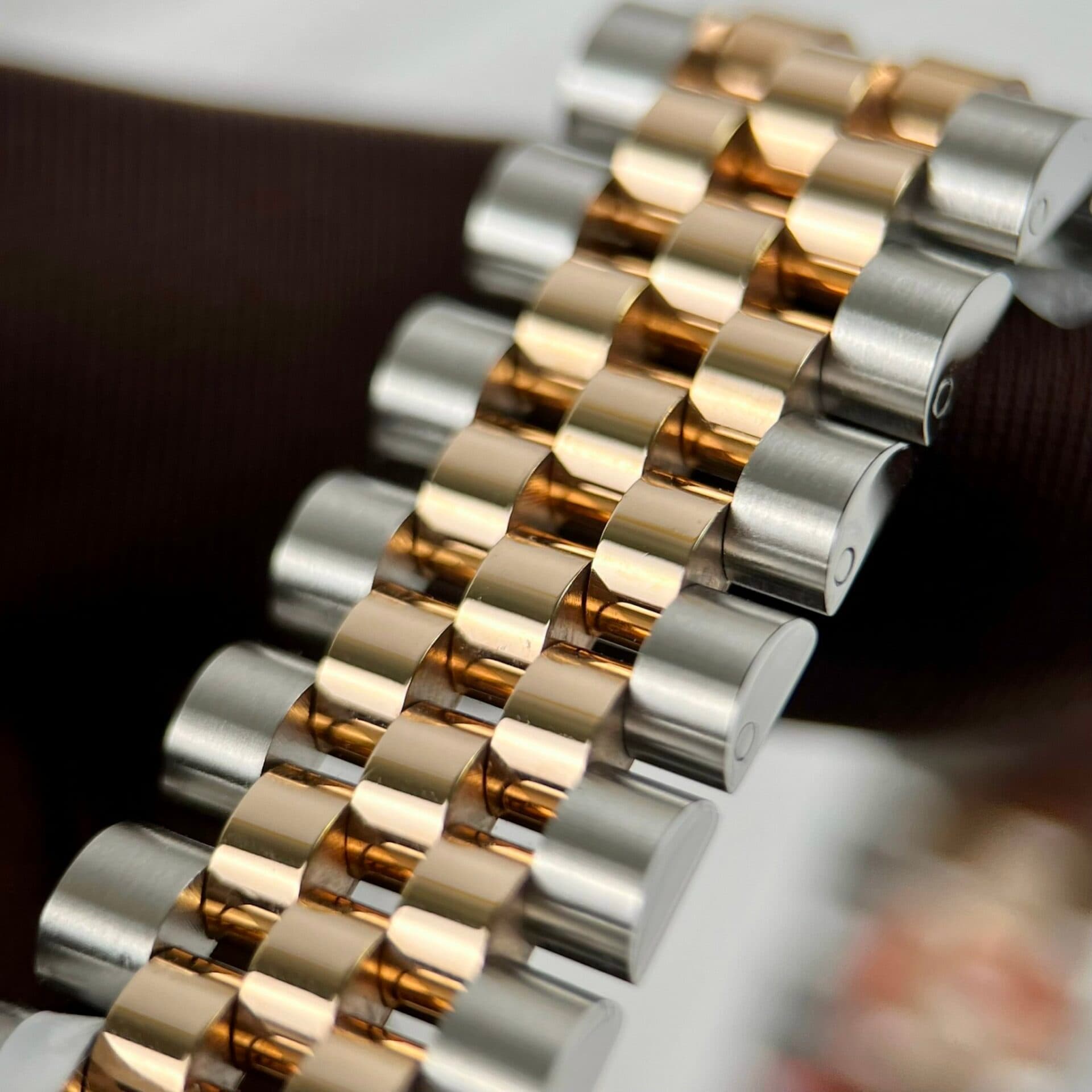 Dong-Ho-Boc-Vang-Rolex-DateJust-Mat-So-Chocolate-Dinh-Da-Nha-May-GM-41mm-6-1