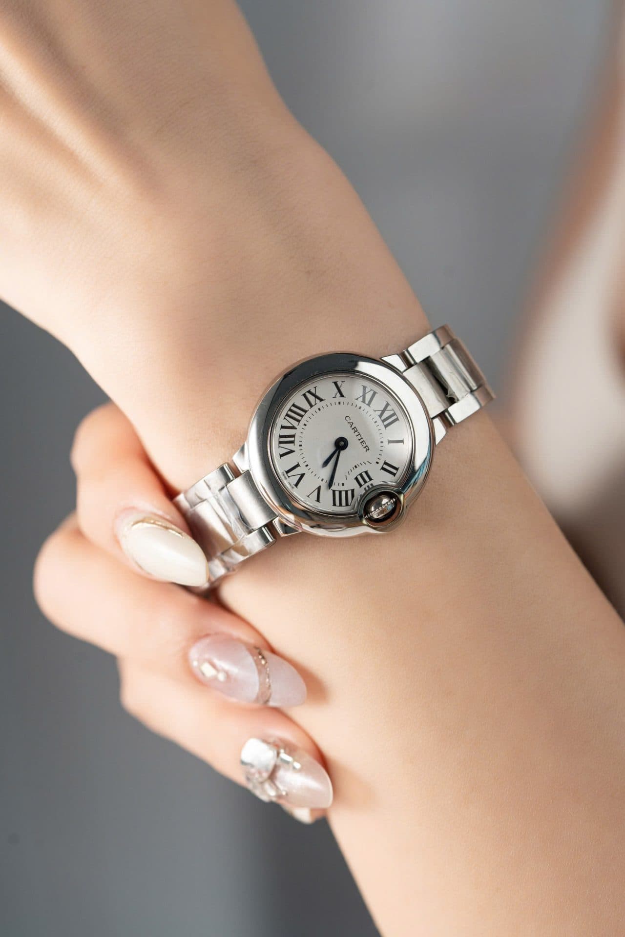 Dong-Ho-Cartier-Ballon-Bleu-Nu-May-Pin-Thuy-Sy-Day-Kim-Loai-28mm-1-1