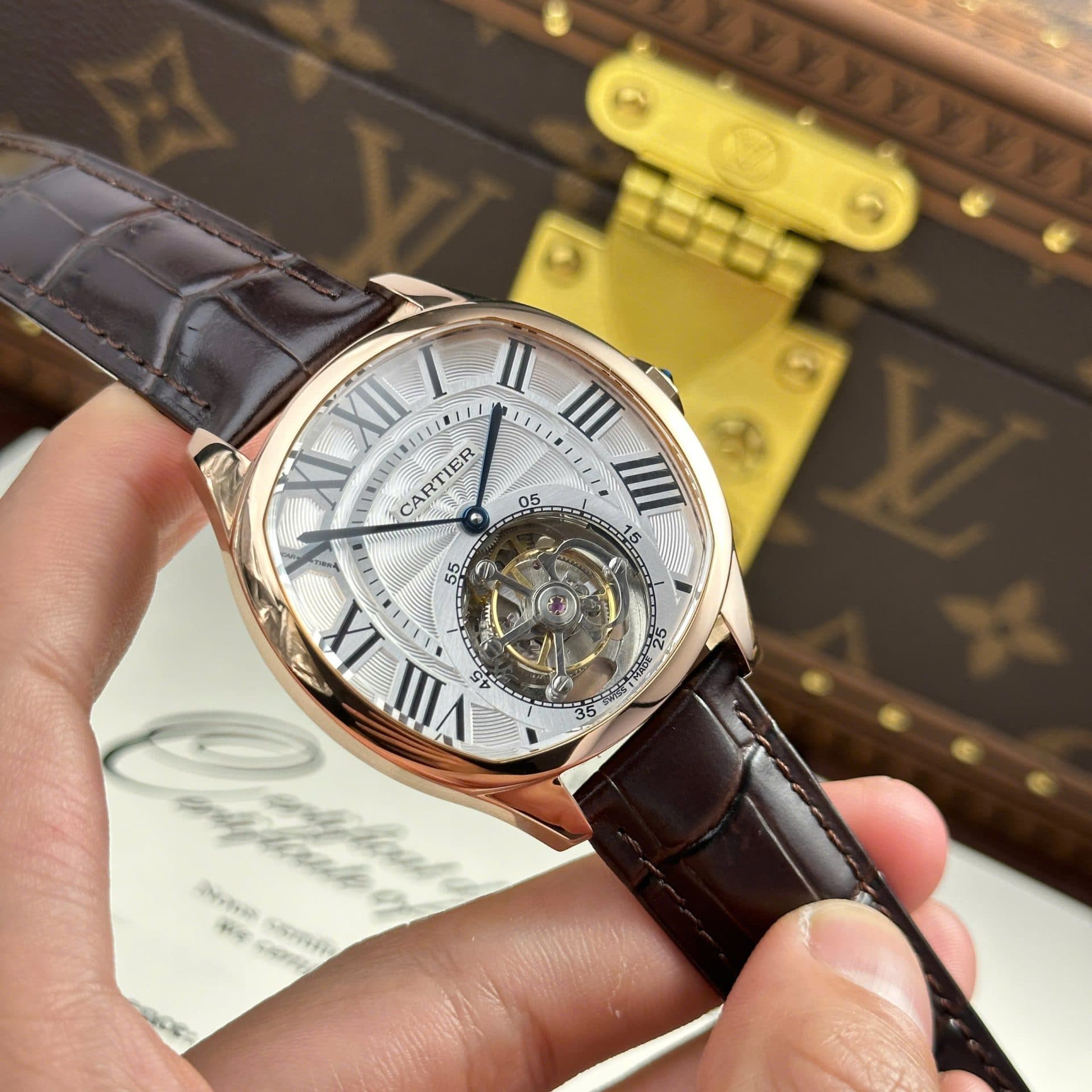 Dong-Ho-Cartier-Drive-Tourbillon-Replica-11-Mat-So-Van-Guiloche-Day-Da-41mm-2-1