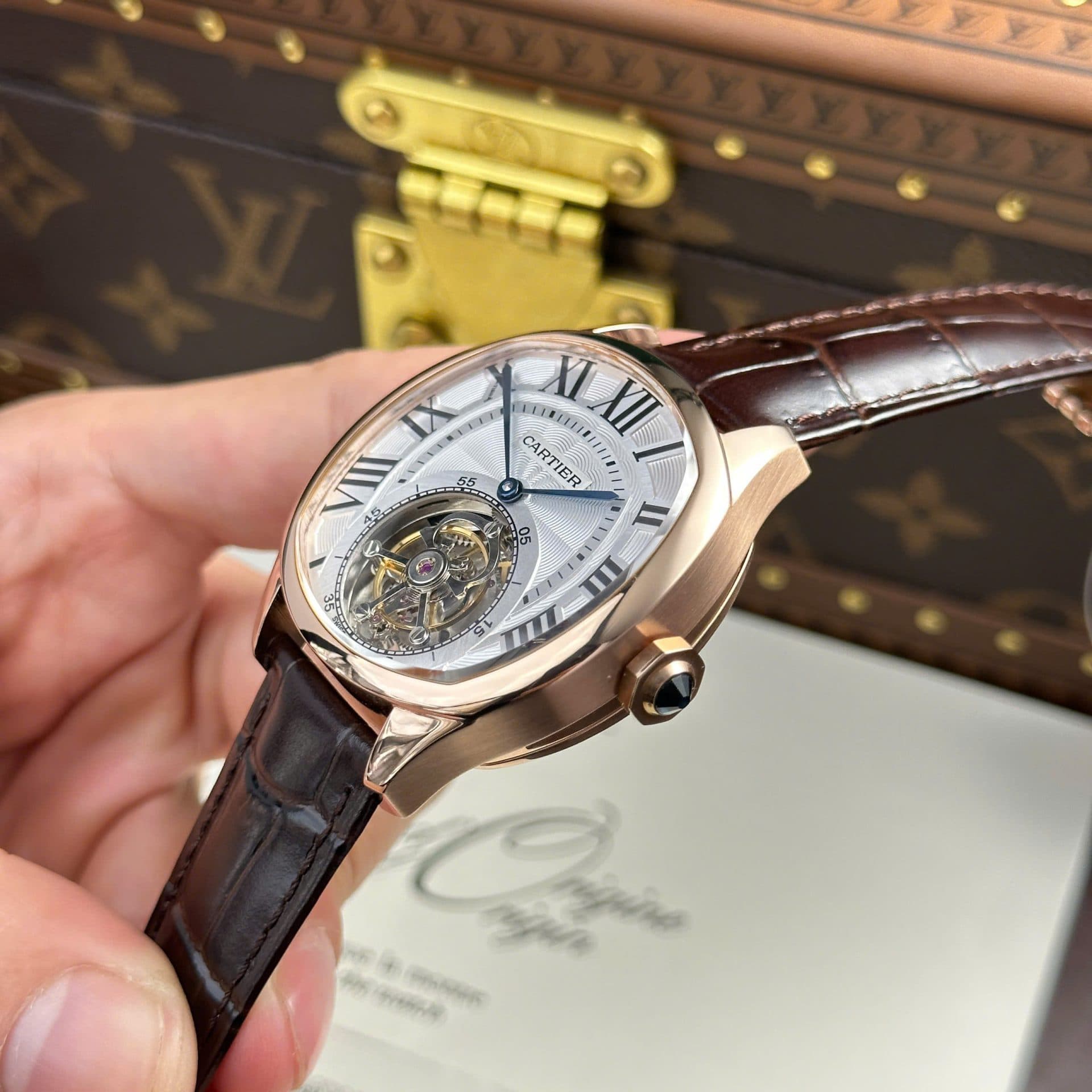 Dong-Ho-Cartier-Drive-Tourbillon-Replica-11-Mat-So-Van-Guiloche-Day-Da-41mm-5-1