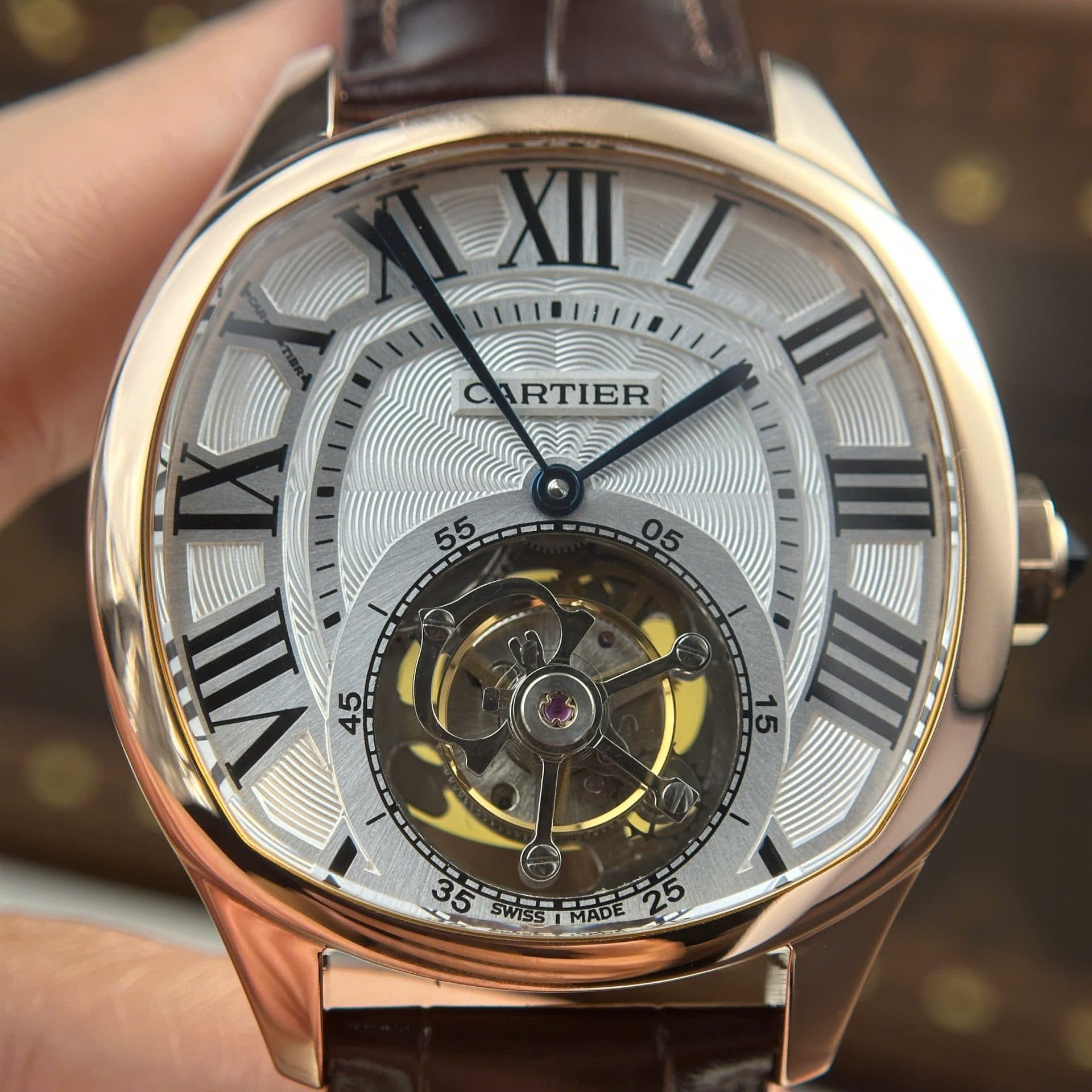 Dong-Ho-Cartier-Drive-Tourbillon-Replica-11-Mat-So-Van-Guiloche-Day-Da-41mm-6-1