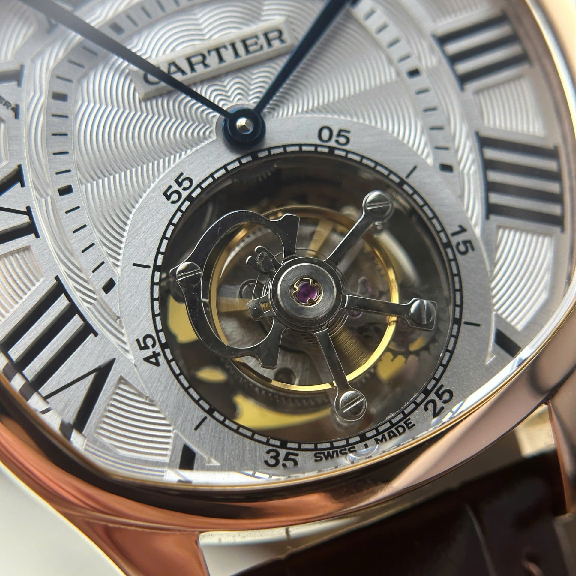Dong-Ho-Cartier-Drive-Tourbillon-Replica-11-Mat-So-Van-Guiloche-Day-Da-41mm-9-1