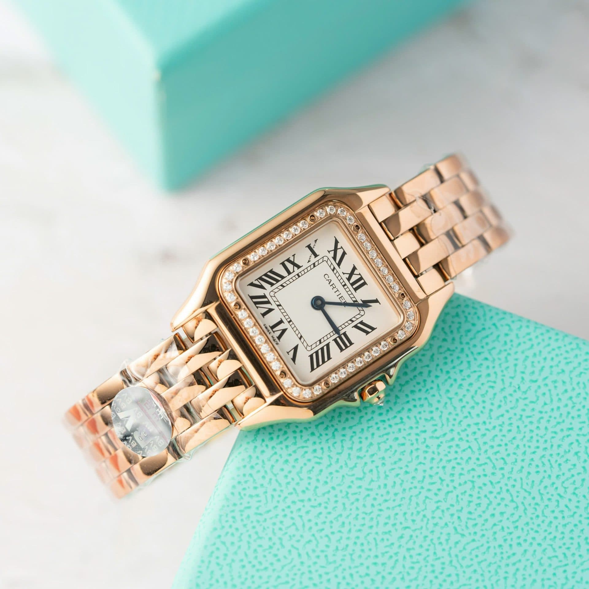 Dong-Ho-Cartier-Panthere-Replica-11-Nu-Mau-Vang-Hong-May-Pin-Thuy-Sy-27mm-1-1