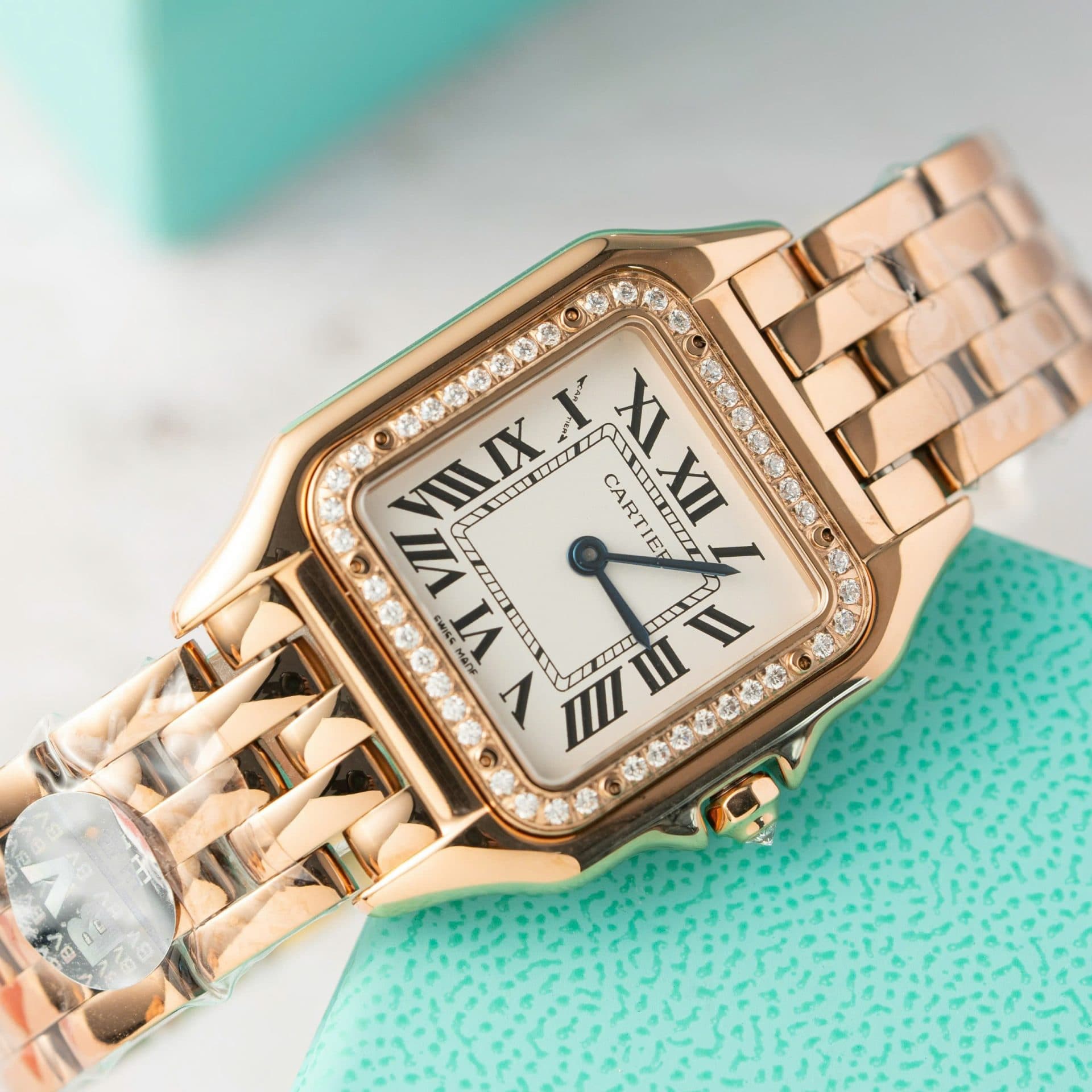 Dong-Ho-Cartier-Panthere-Replica-11-Nu-Mau-Vang-Hong-May-Pin-Thuy-Sy-27mm-5-1