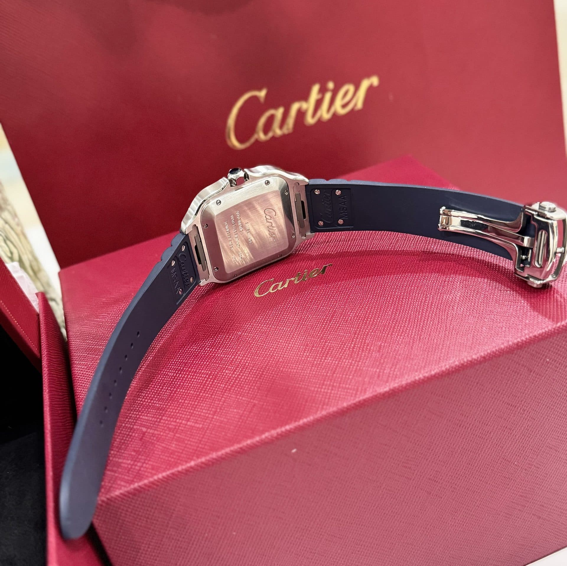 Dong-Ho-Cartier-Santos-Day-Cao-Su-Mau-Xanh-Duong-Nha-May-BV-39-7-1