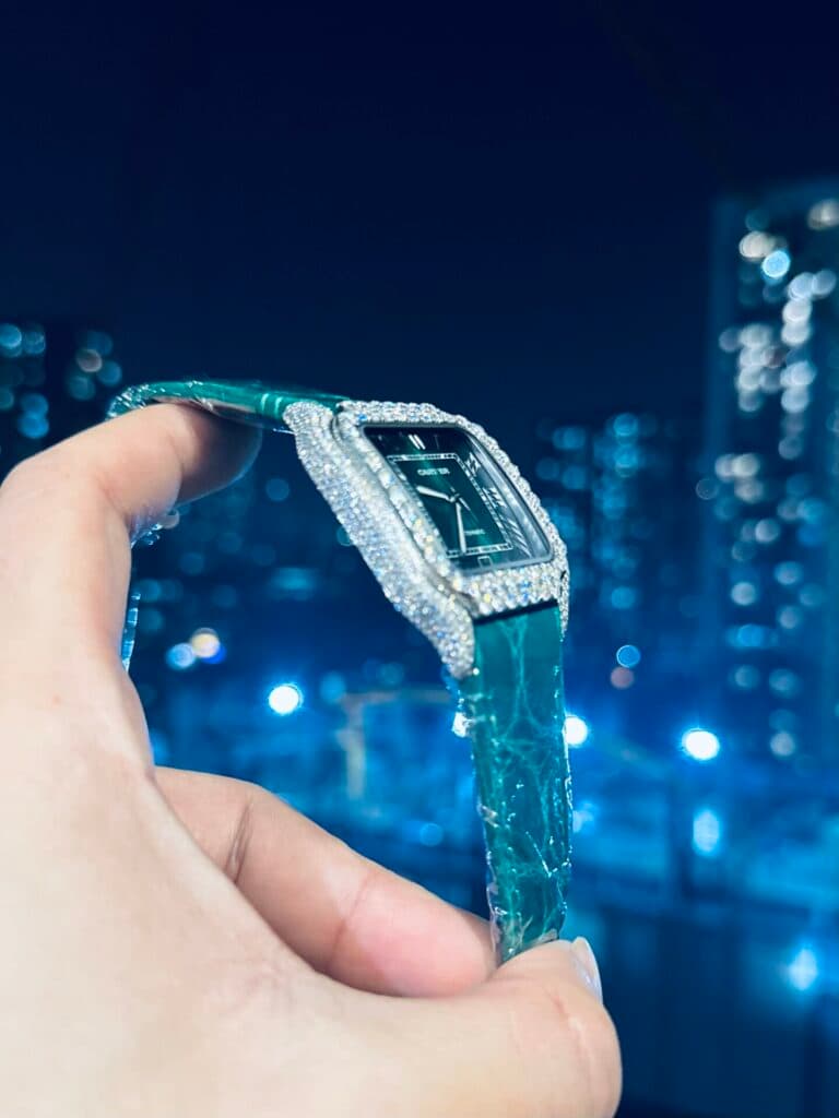 Dong-Ho-Cartier-Santos-Dinh-Moissanite-Mau-Xanh-La-Cay-2-1