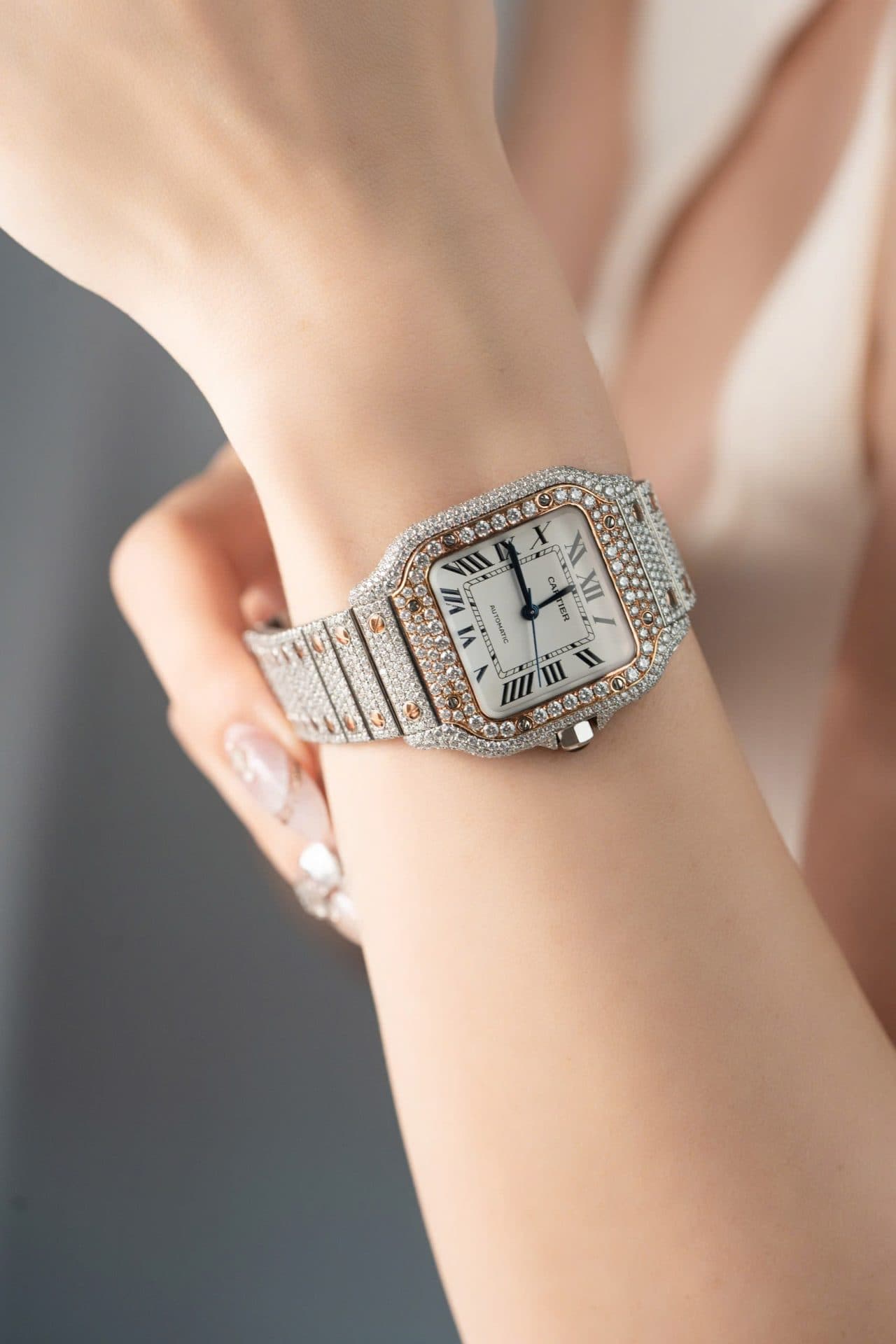 Dong-Ho-Cartier-Santos-Nu-Che-Tac-Full-Kim-Cuong-Moissanite-Hong-Kong-35mm-10-1