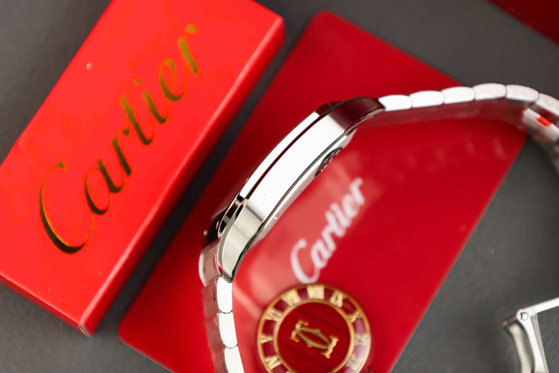 Dong-Ho-Cartier-Santos-Replica-11-Cao-Cap-Mat-Xam-Nha-May-AF-39-1-1