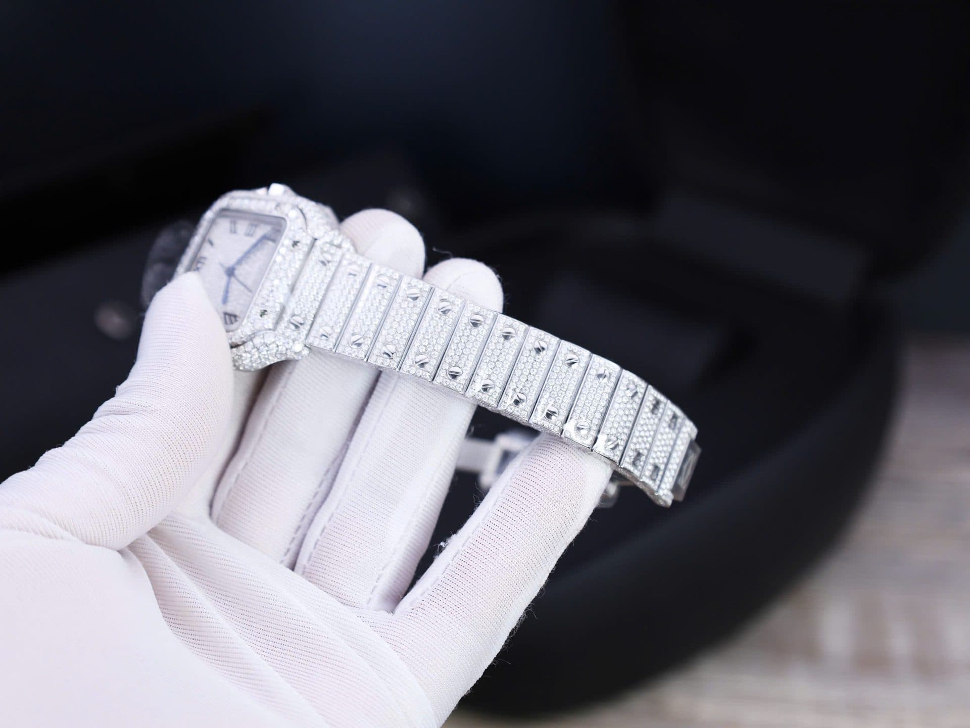 Dong-Ho-Che-Tac-Cartier-Santos-Dinh-Full-Kim-Cuong-Moissanite-Hong-Kong-35mm-4-1