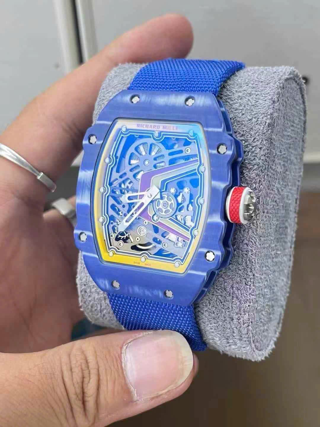 Dong-Ho-Che-Tac-Richard-Mille-RM67-02-Vo-Carbon-Mau-Xanh-Duong-Sieu-Nhe-37-Grams-38.7Γ47-1-1