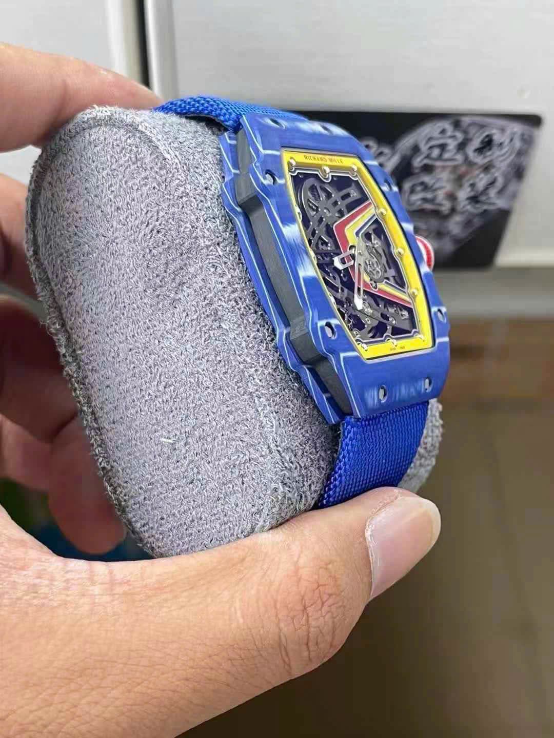 Dong-Ho-Che-Tac-Richard-Mille-RM67-02-Vo-Carbon-Mau-Xanh-Duong-Sieu-Nhe-37-Grams-38.7Γ47-6-1