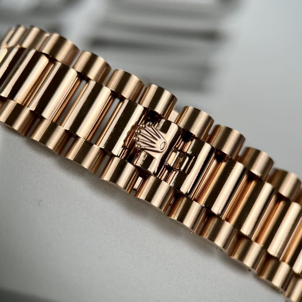 Dong-Ho-Che-Tac-Rolex-Day-Date-Boc-Vang-Dinh-Kim-Cuong-Moissanite-Baguette-36mm-2-1
