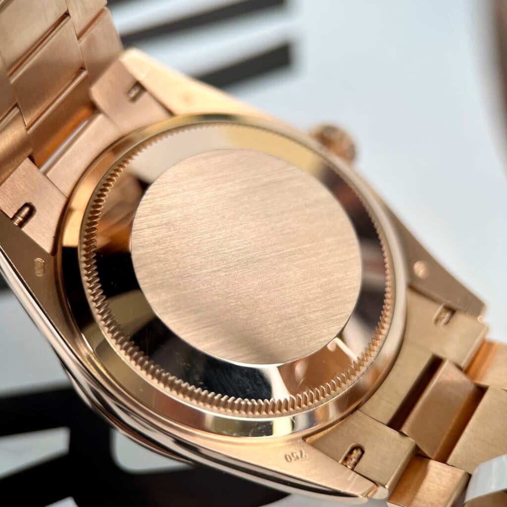 Dong-Ho-Che-Tac-Rolex-Day-Date-Boc-Vang-Dinh-Kim-Cuong-Moissanite-Baguette-36mm-3-1