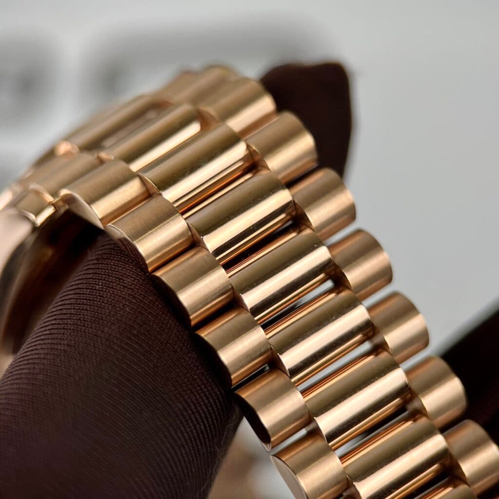 Dong-Ho-Che-Tac-Rolex-Day-Date-Boc-Vang-Dinh-Kim-Cuong-Moissanite-Baguette-36mm-5-1
