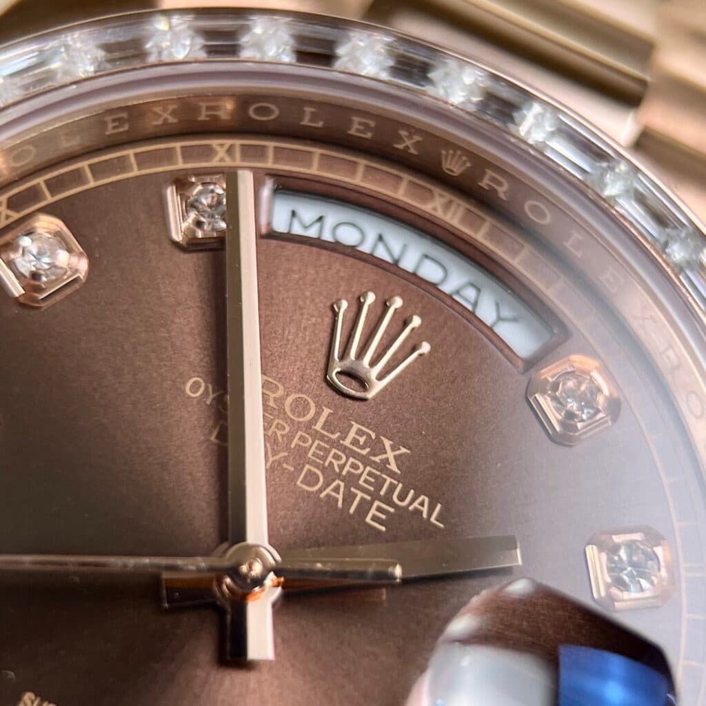 Dong-Ho-Che-Tac-Rolex-Day-Date-Boc-Vang-Dinh-Kim-Cuong-Moissanite-Baguette-36mm-6-1