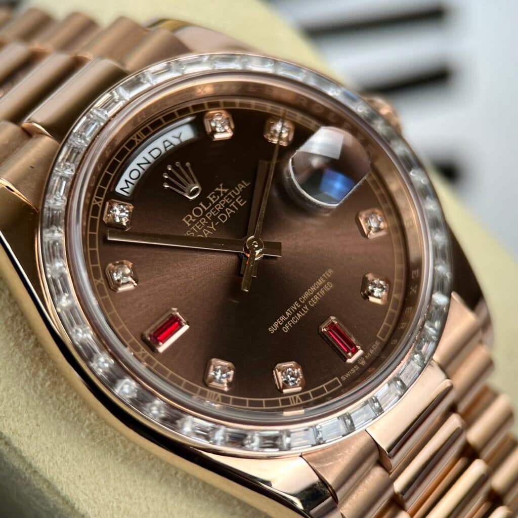 Dong-Ho-Che-Tac-Rolex-Day-Date-Boc-Vang-Dinh-Kim-Cuong-Moissanite-Baguette-36mm-8-1