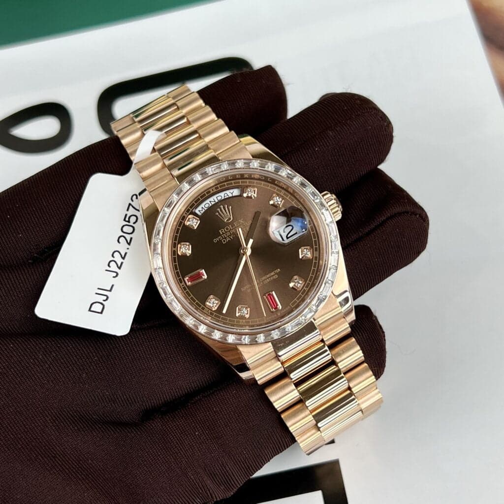 Dong-Ho-Che-Tac-Rolex-Day-Date-Boc-Vang-Dinh-Kim-Cuong-Moissanite-Baguette-36mm-9-2