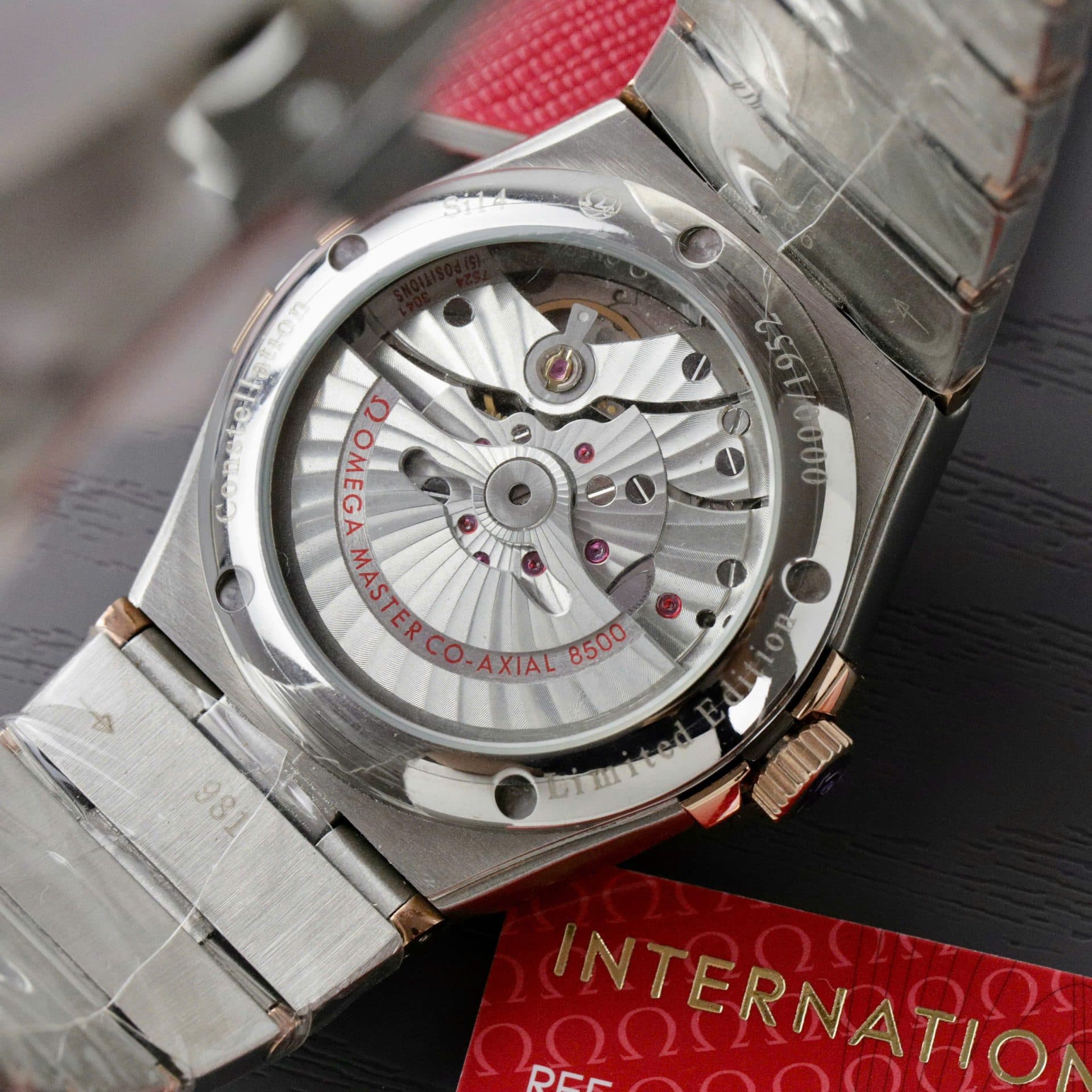 Dong-Ho-Fake-Cao-Cap-Omega-Constellation-Co-Axial-2