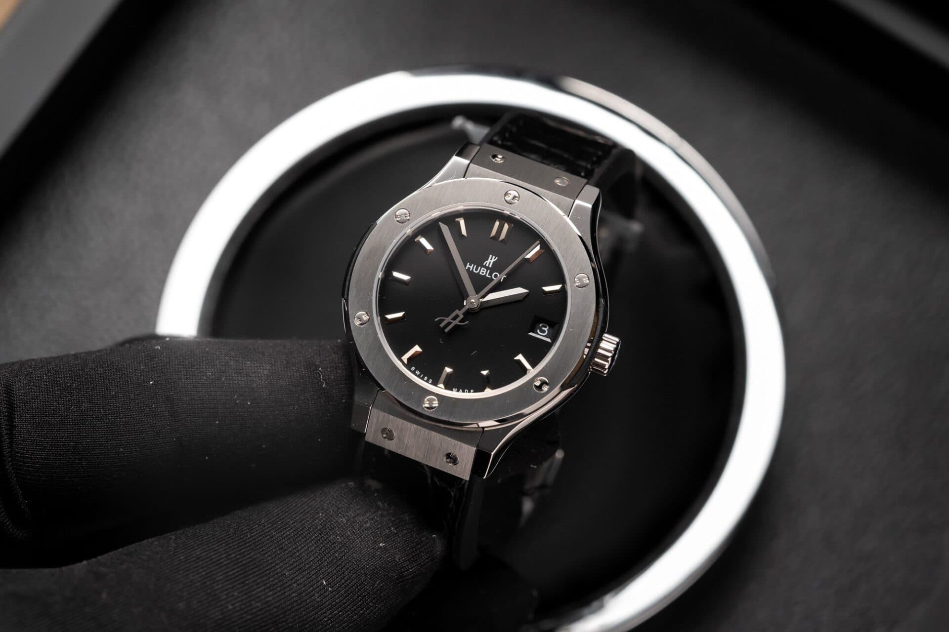 Dong-Ho-Hublot-Nu-Day-Da-Mau-Den-Replica-11-33mm-1-1