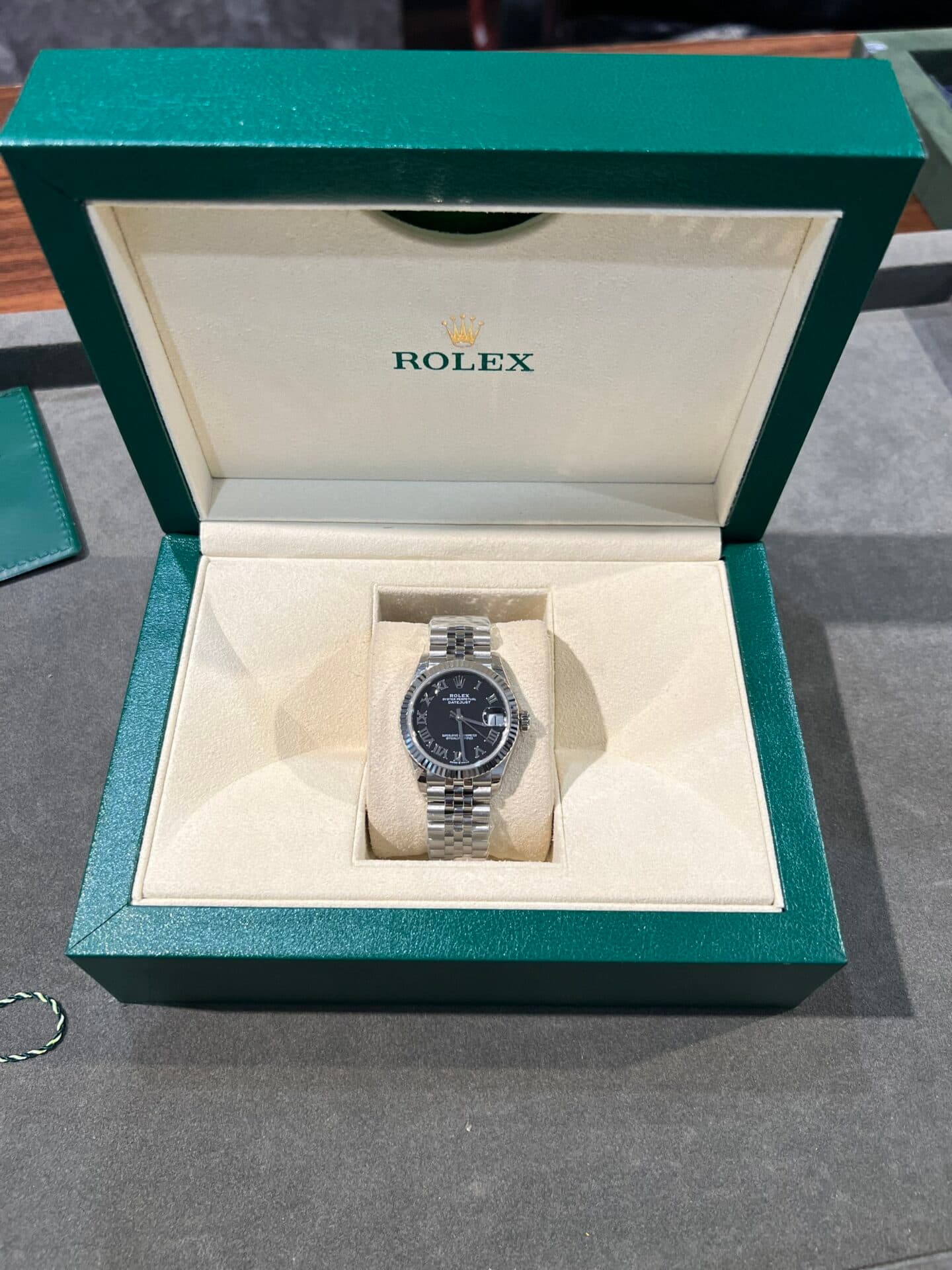 Dong-Ho-Nu-Dinh-Da-Rolex-DateJust-Super-Fake-Coc-So-La-Ma-31mm-5-1