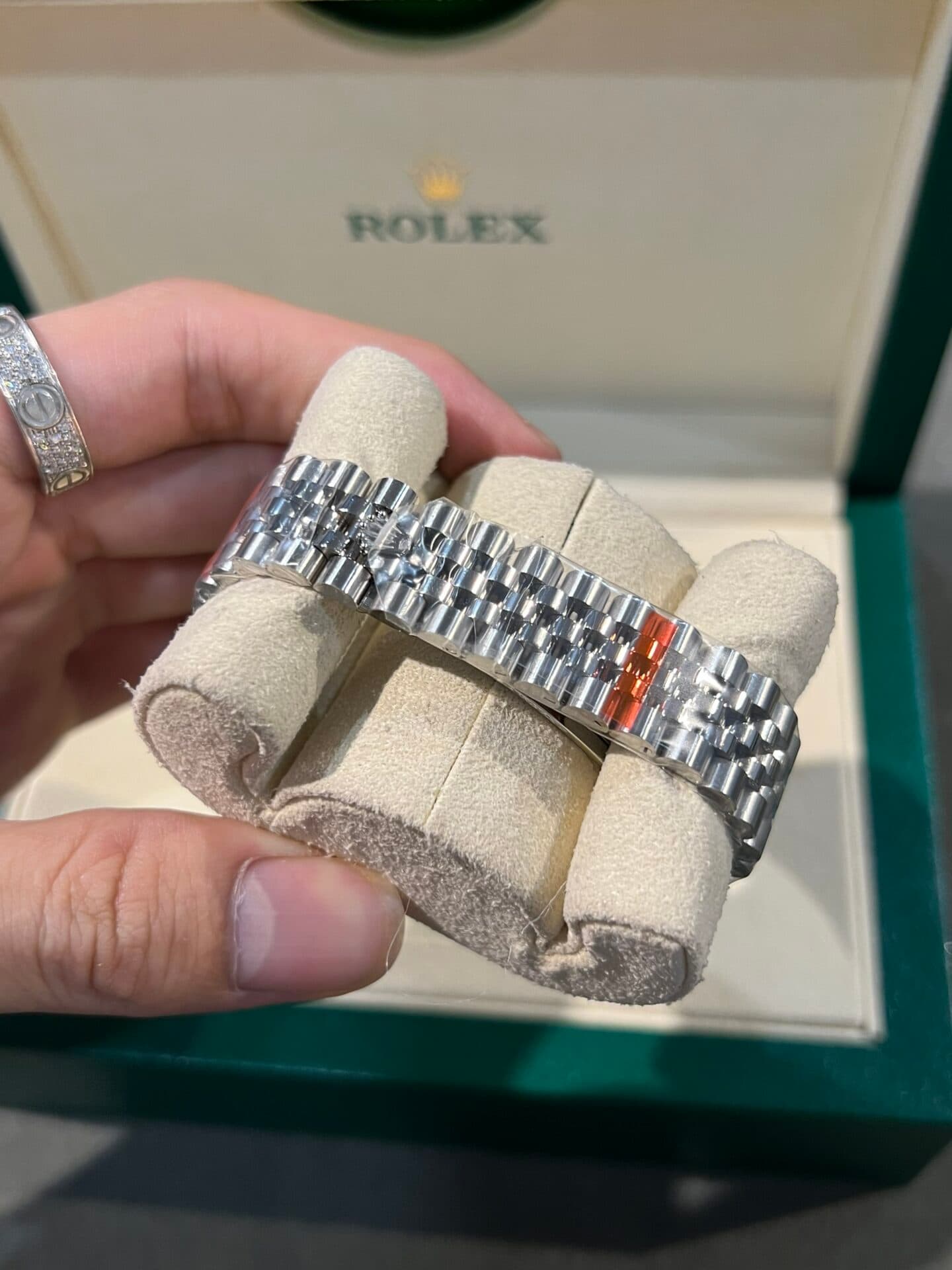 Dong-Ho-Nu-Dinh-Da-Rolex-DateJust-Super-Fake-Coc-So-La-Ma-31mm-6-1